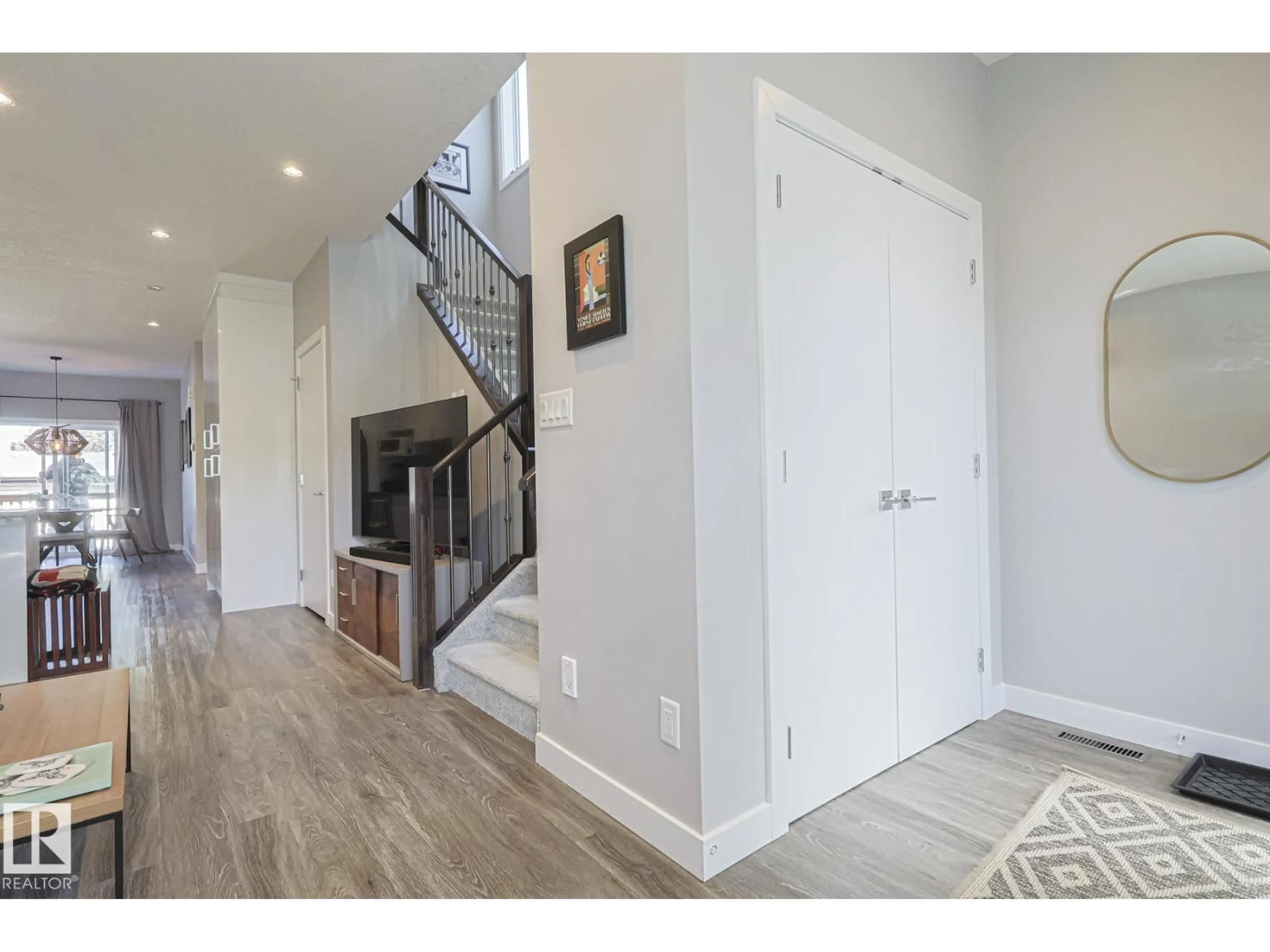 Indoor entryway for 10824 63 AV, Edmonton Alberta T6H1P8