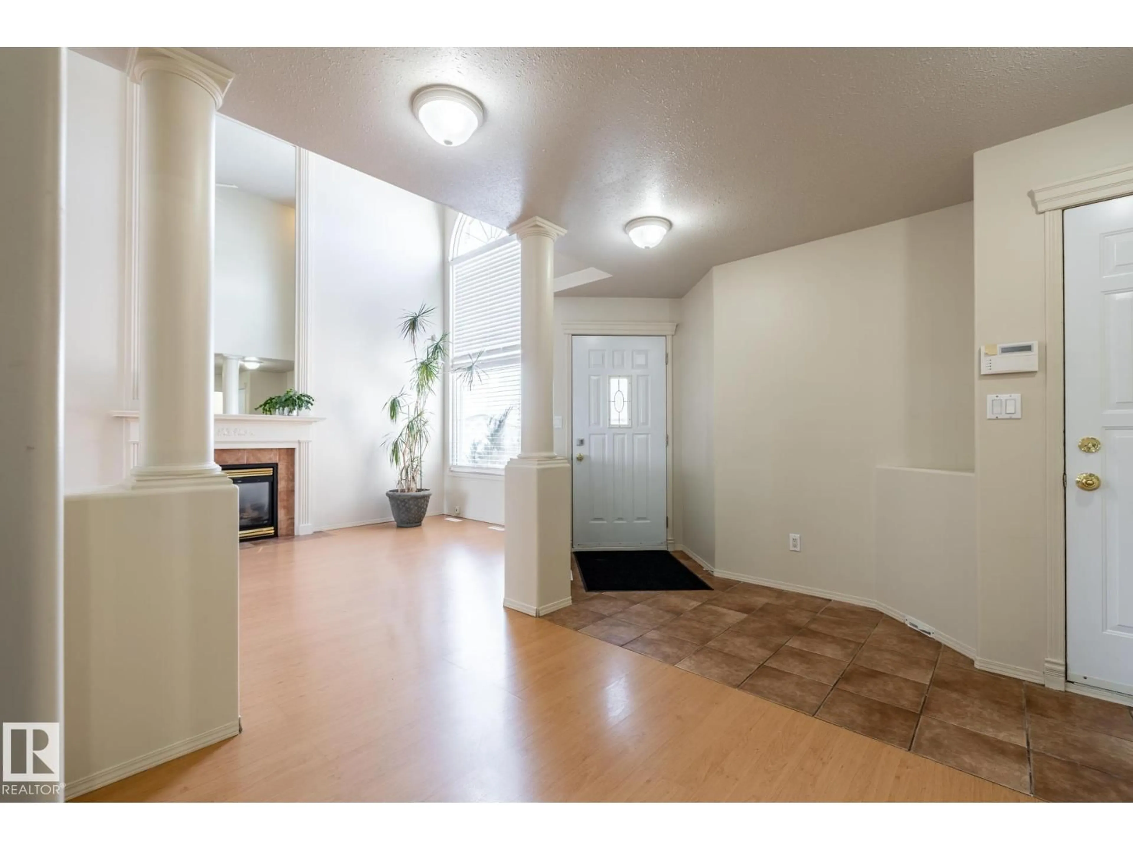 Indoor entryway for 14503 131 ST, Edmonton Alberta T5V1G8