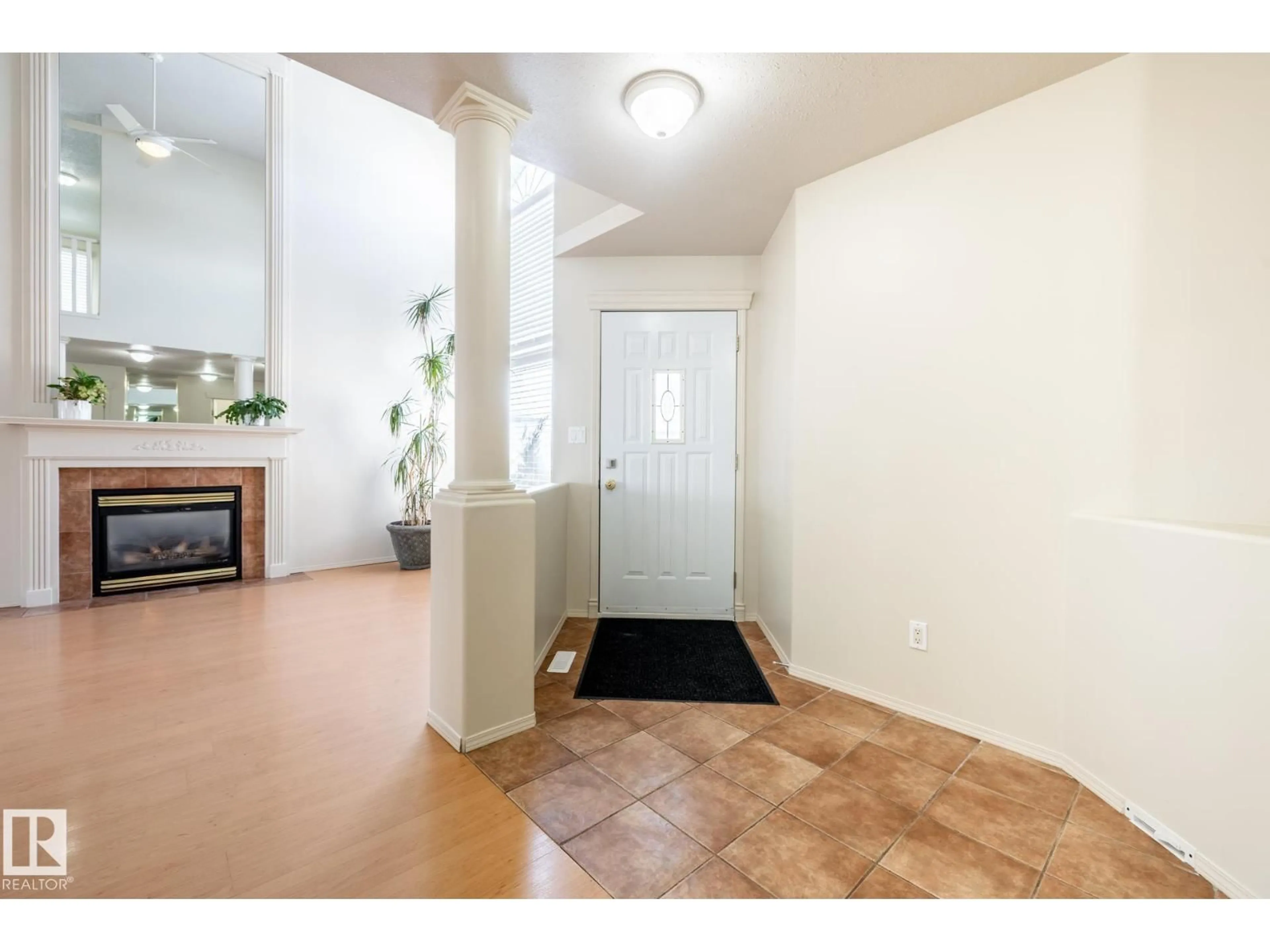 Indoor entryway for 14503 131 ST, Edmonton Alberta T5V1G8