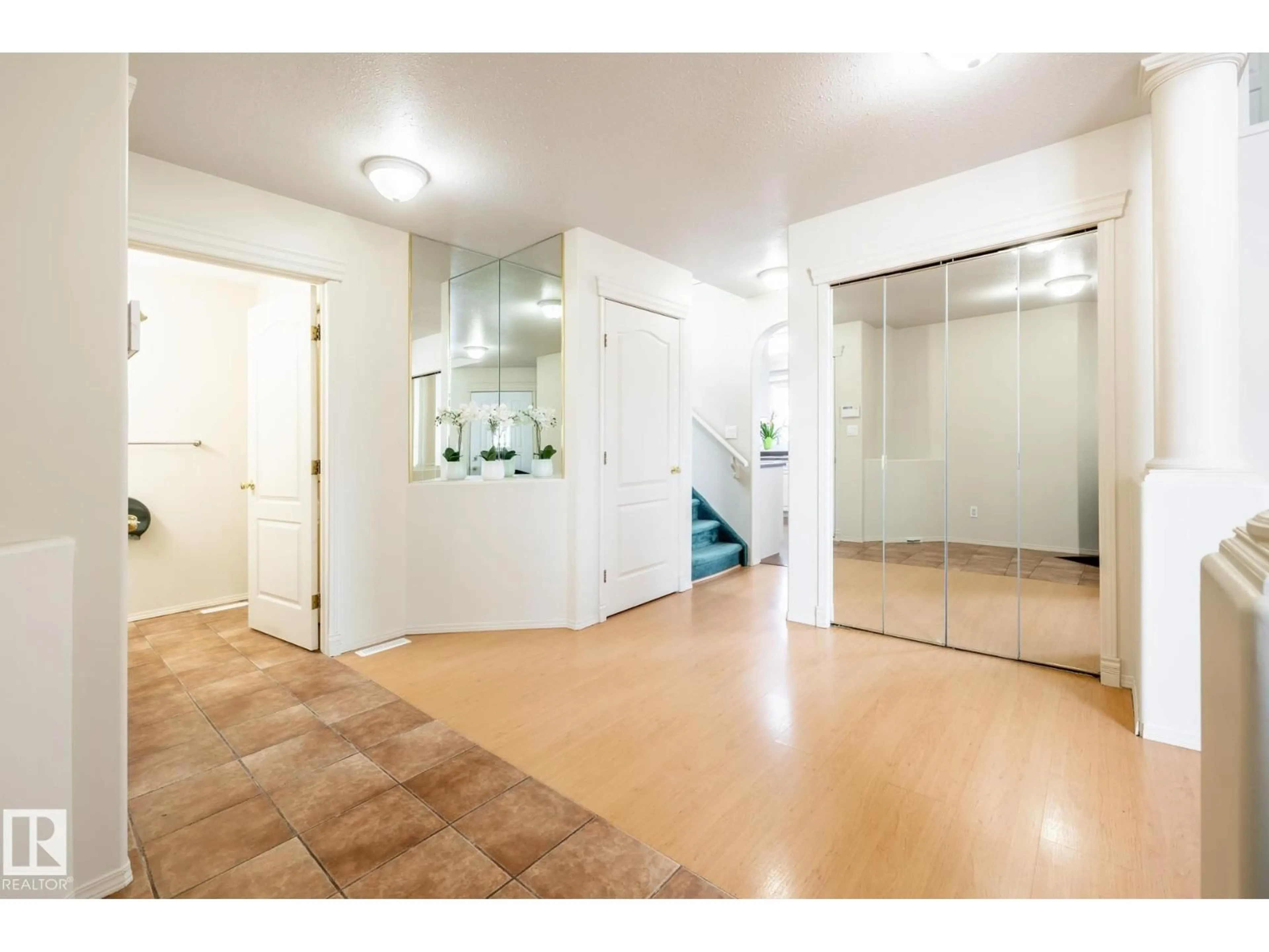 Indoor foyer for 14503 131 ST, Edmonton Alberta T5V1G8