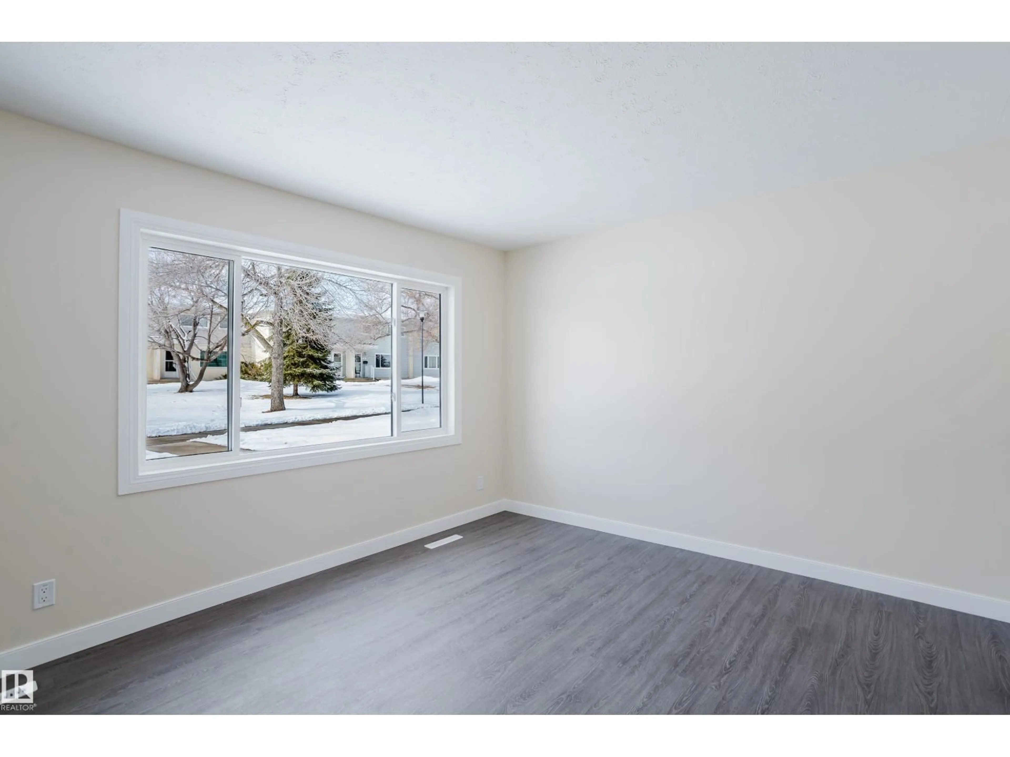 A pic of a room for 13305 89A ST NW, Edmonton Alberta T5E3L2