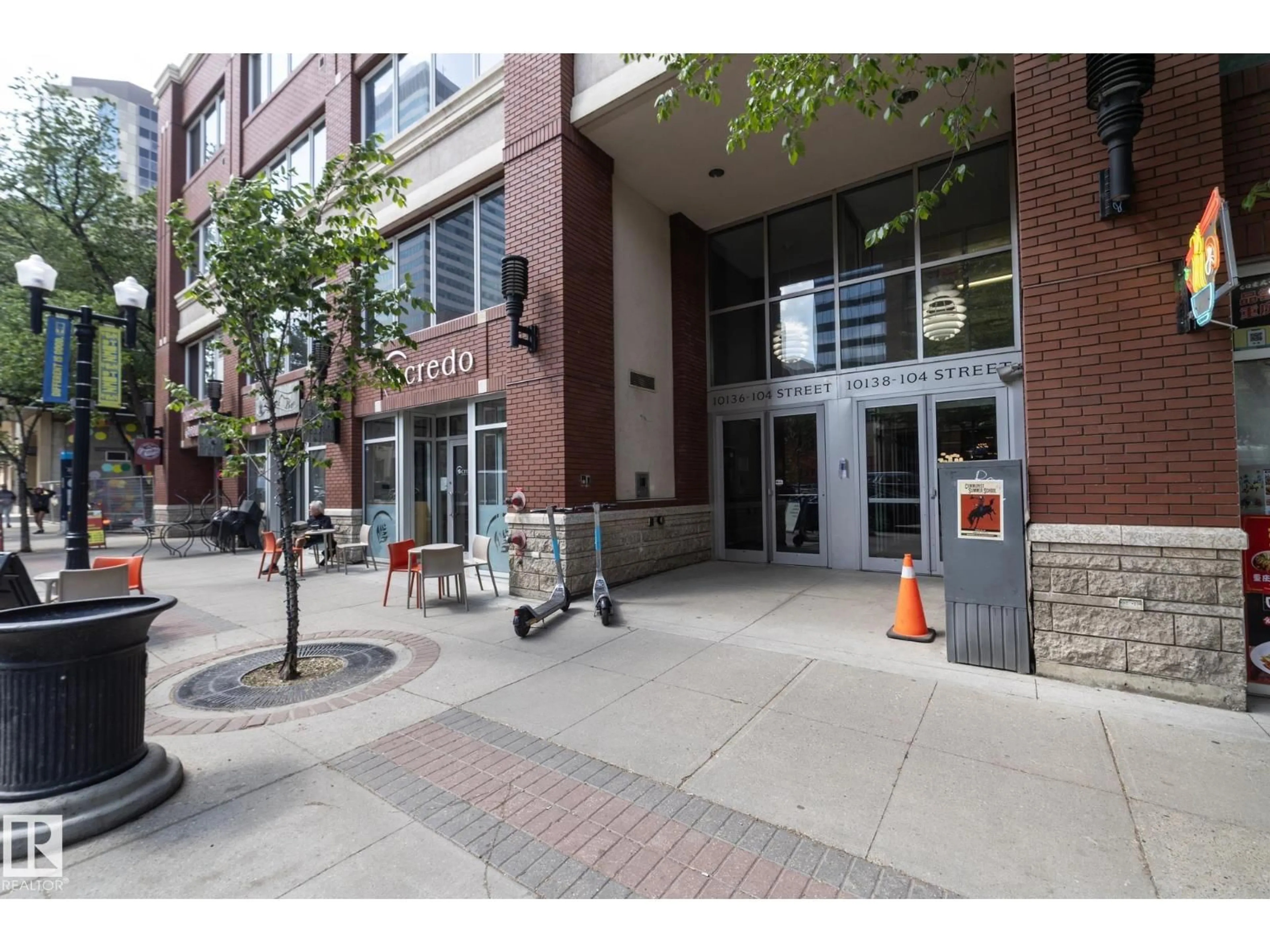 Indoor foyer for #1402 - 10136 104 ST NW, Edmonton Alberta T5J0B5