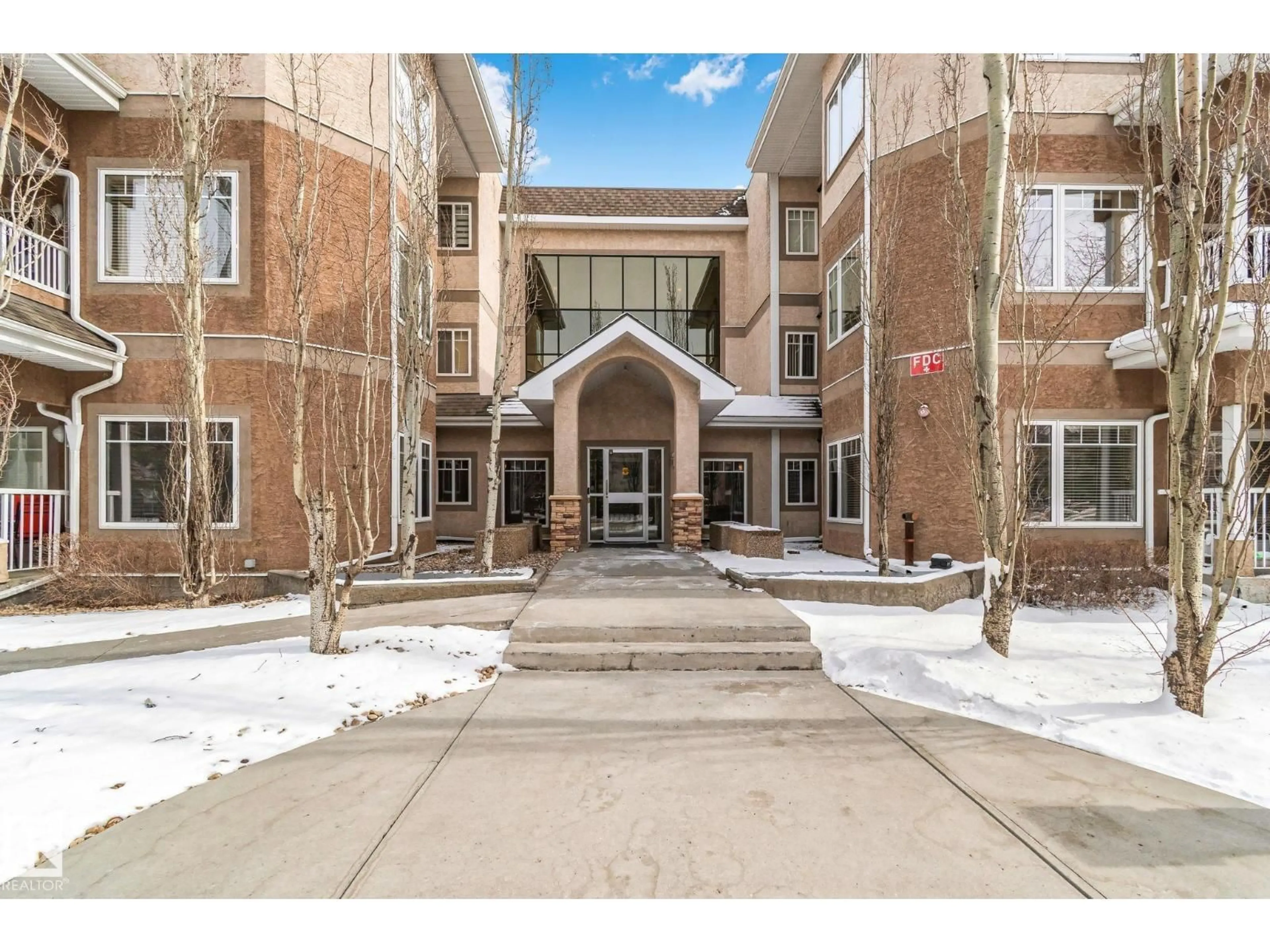 Indoor foyer for #120 - 8931 156 ST, Edmonton Alberta T5R1Y6