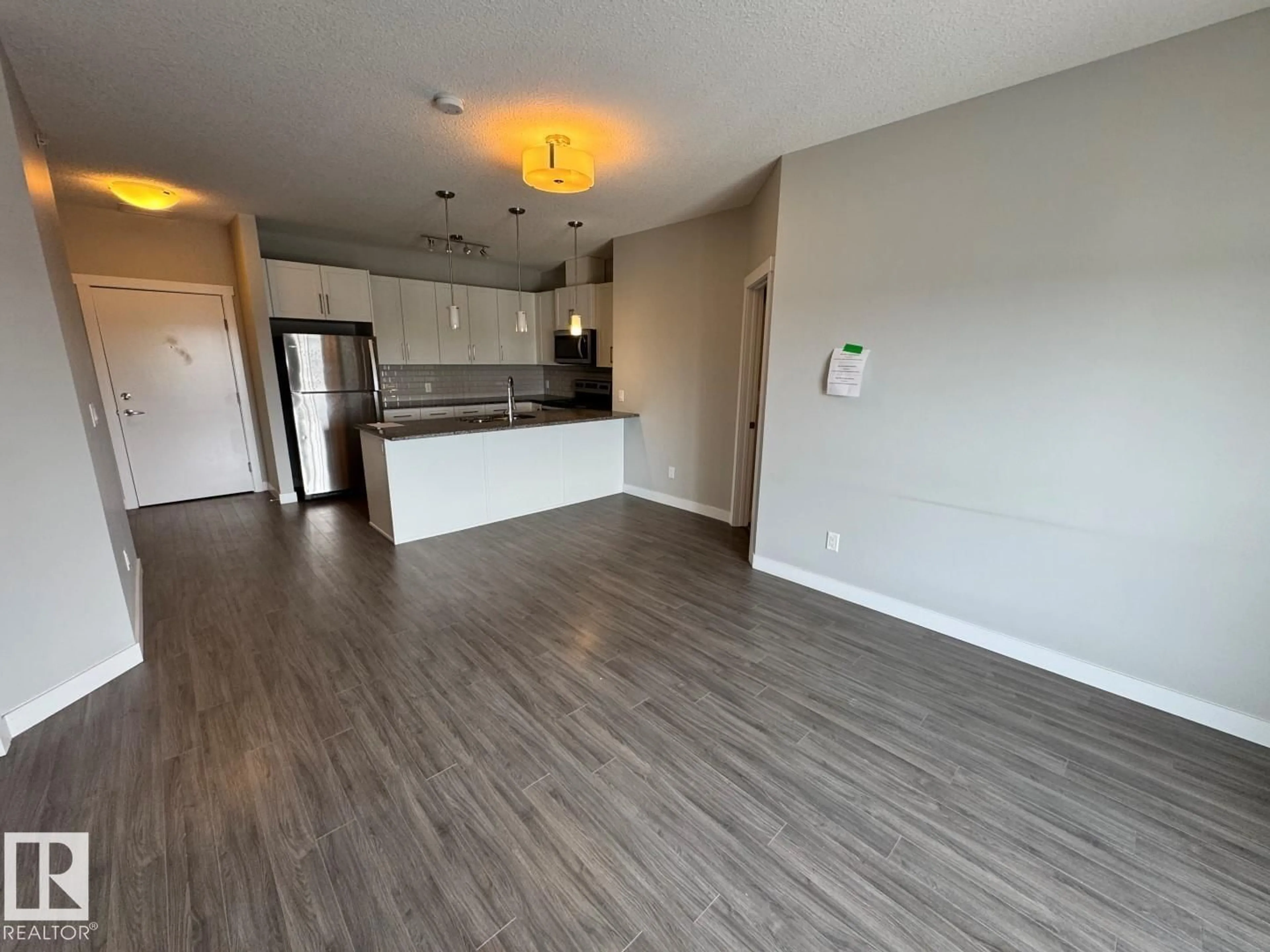 A pic of a room for 405 - 3670 139 AV NW, Edmonton Alberta T5Y3N5