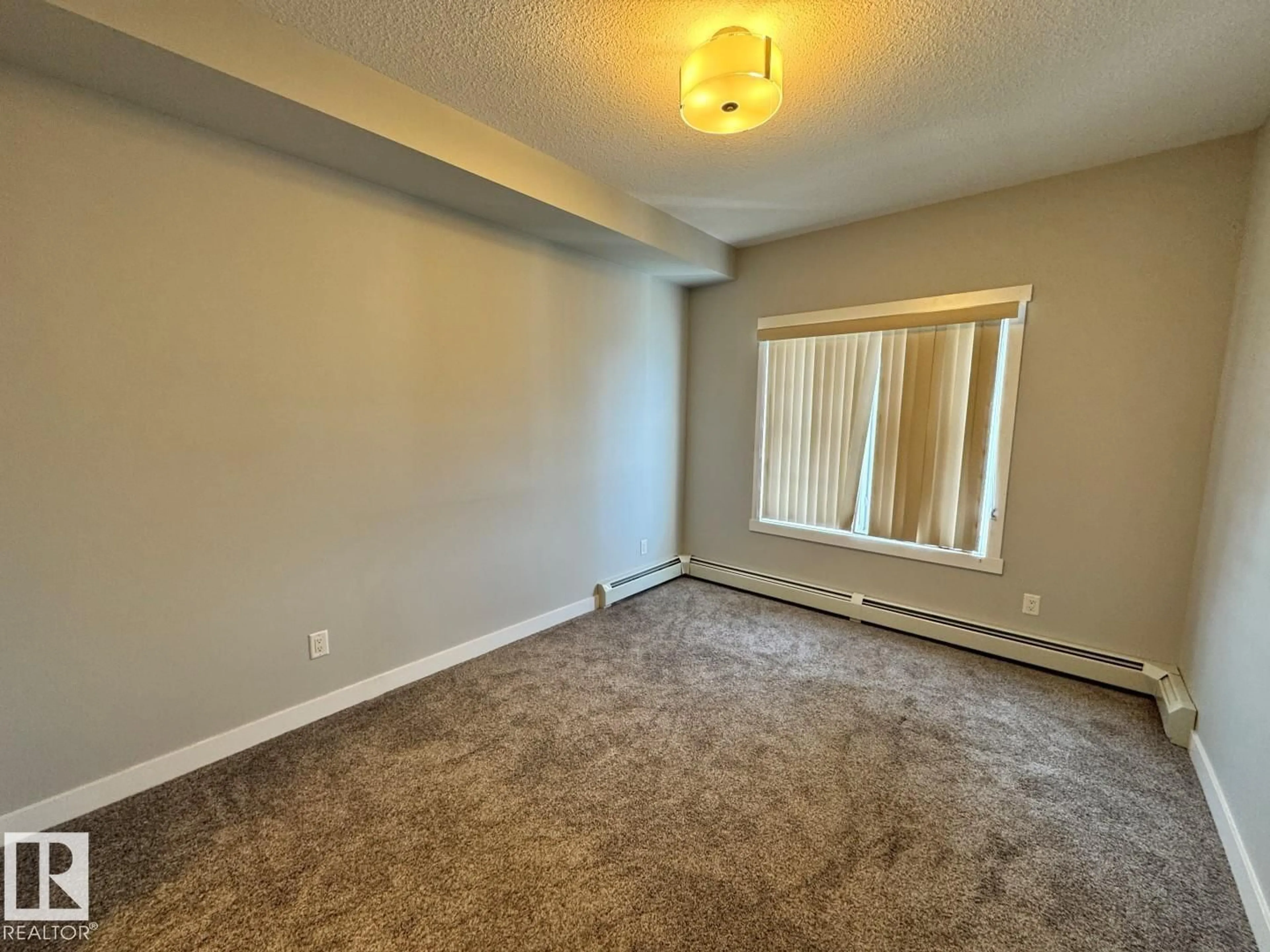 A pic of a room for 405 - 3670 139 AV NW, Edmonton Alberta T5Y3N5