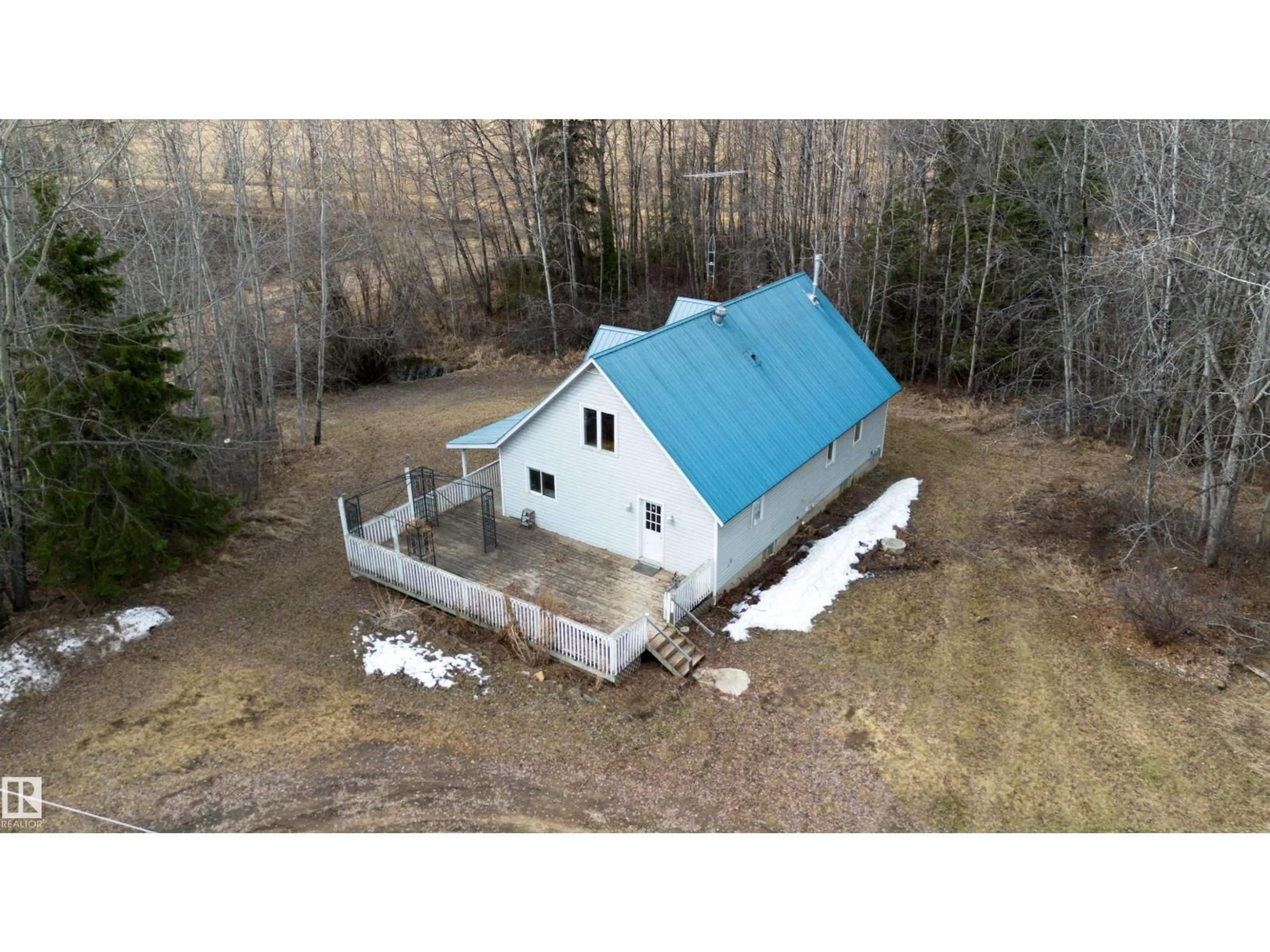 A pic from outside/outdoor area/front of a property/back of a property/a pic from drone, building for 14077 TWP RD 662, Rural Lesser Slave River M.D. Alberta T0G0Z0