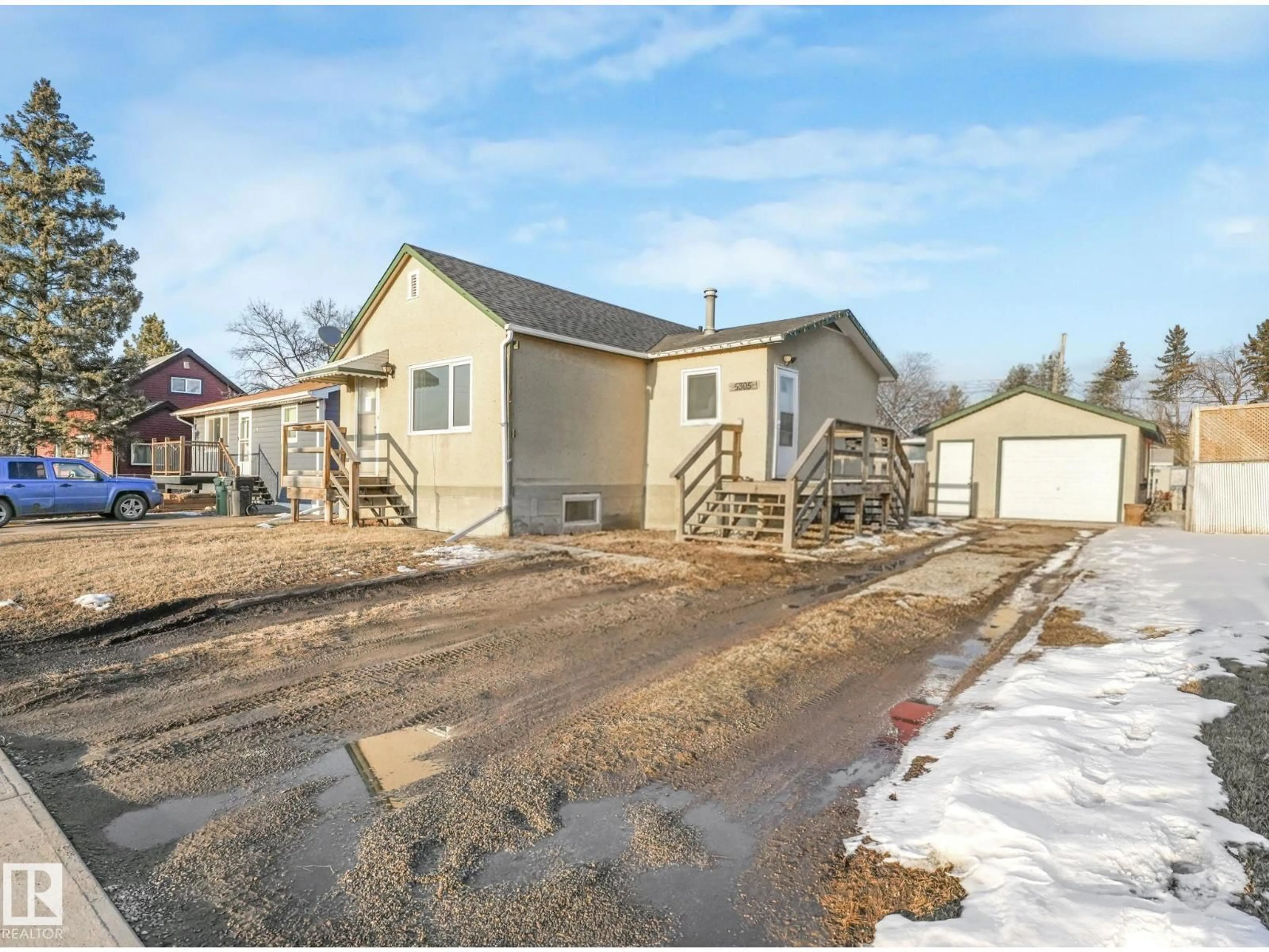 A pic from outside/outdoor area/front of a property/back of a property/a pic from drone, street for 5305 46 ST, Leduc Alberta T9E5W2