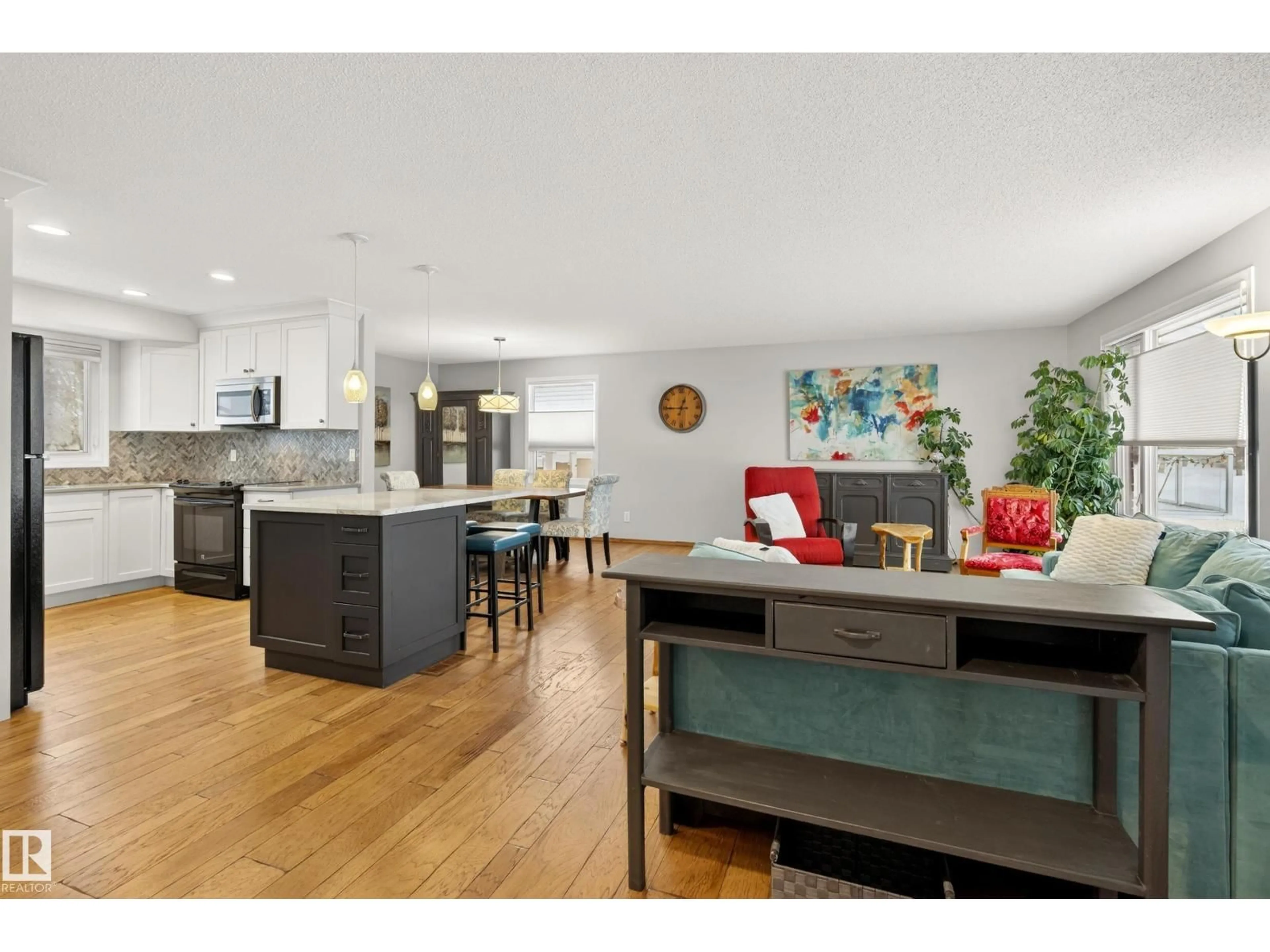 Open concept kitchen, wood/laminate floor for 17 AUSTIN CR, St. Albert Alberta T8N3B4