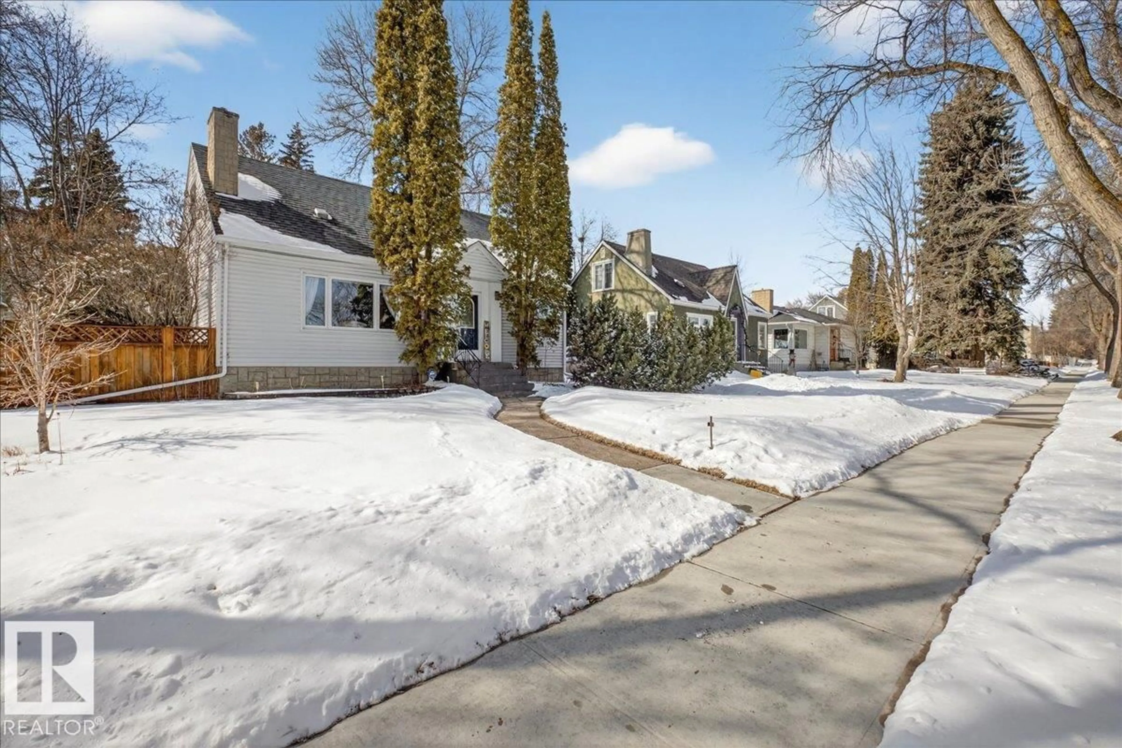 A pic from outside/outdoor area/front of a property/back of a property/a pic from drone, street for 11302 56 ST, Edmonton Alberta T5W3S4