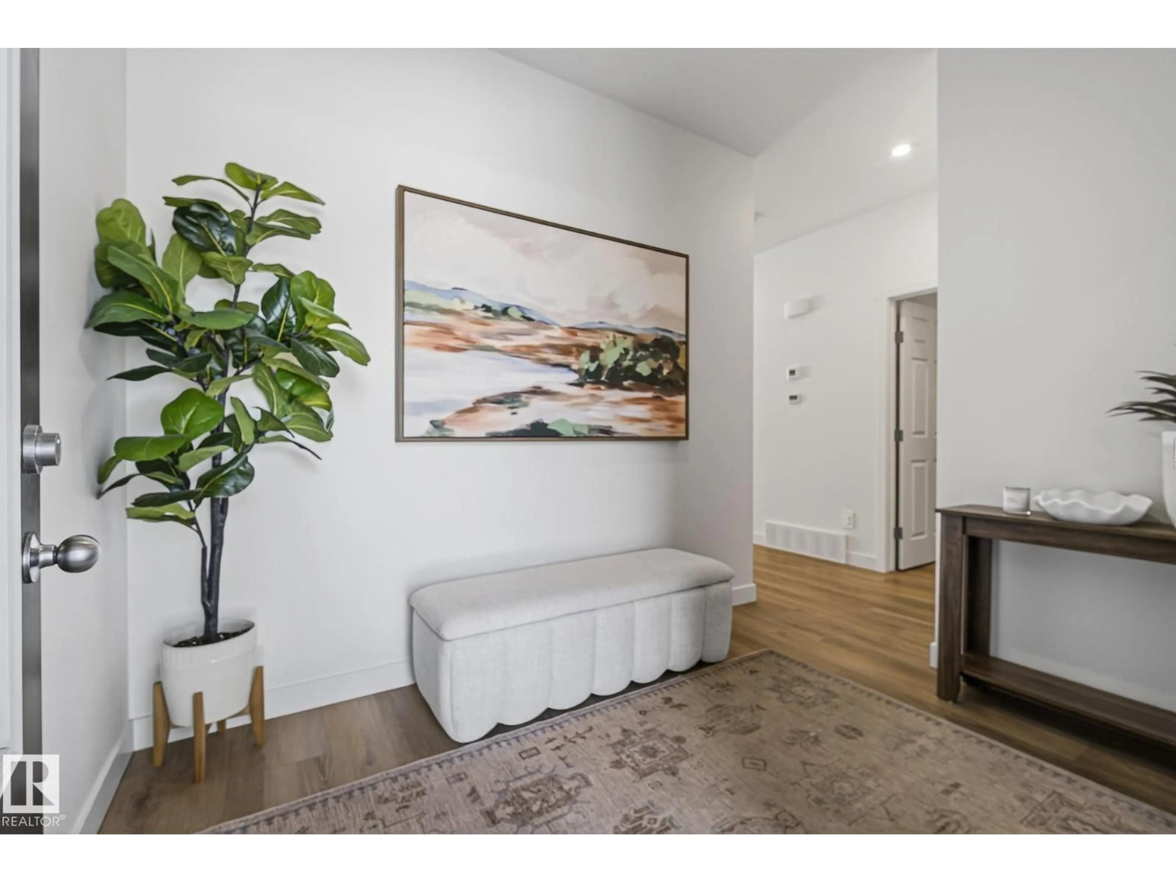 Indoor entryway for 18 NOUVEAU DR, St. Albert Alberta T8N7Z7