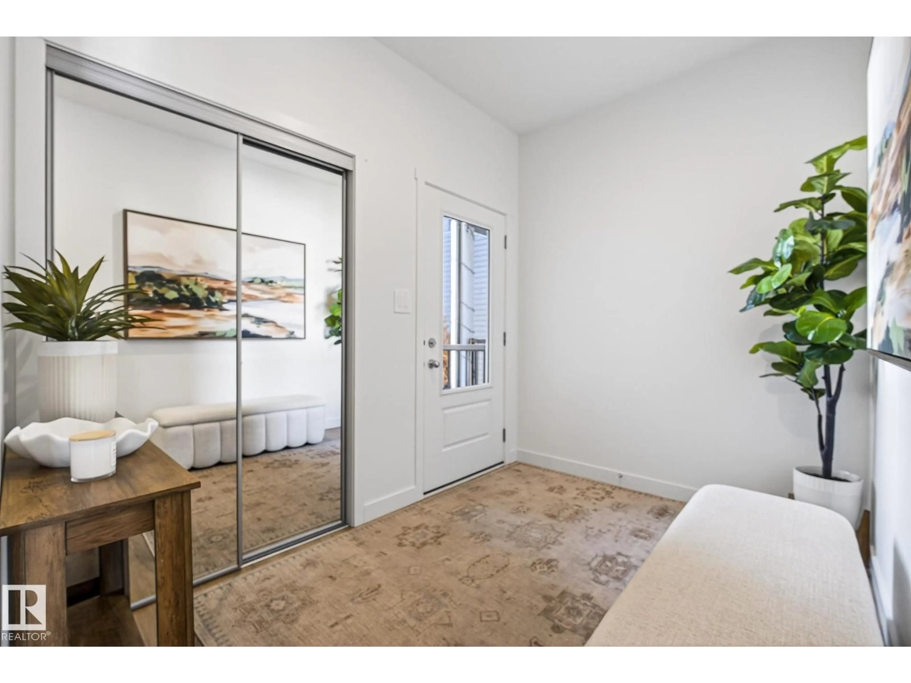 Indoor entryway for 18 NOUVEAU DR, St. Albert Alberta T8N7Z7