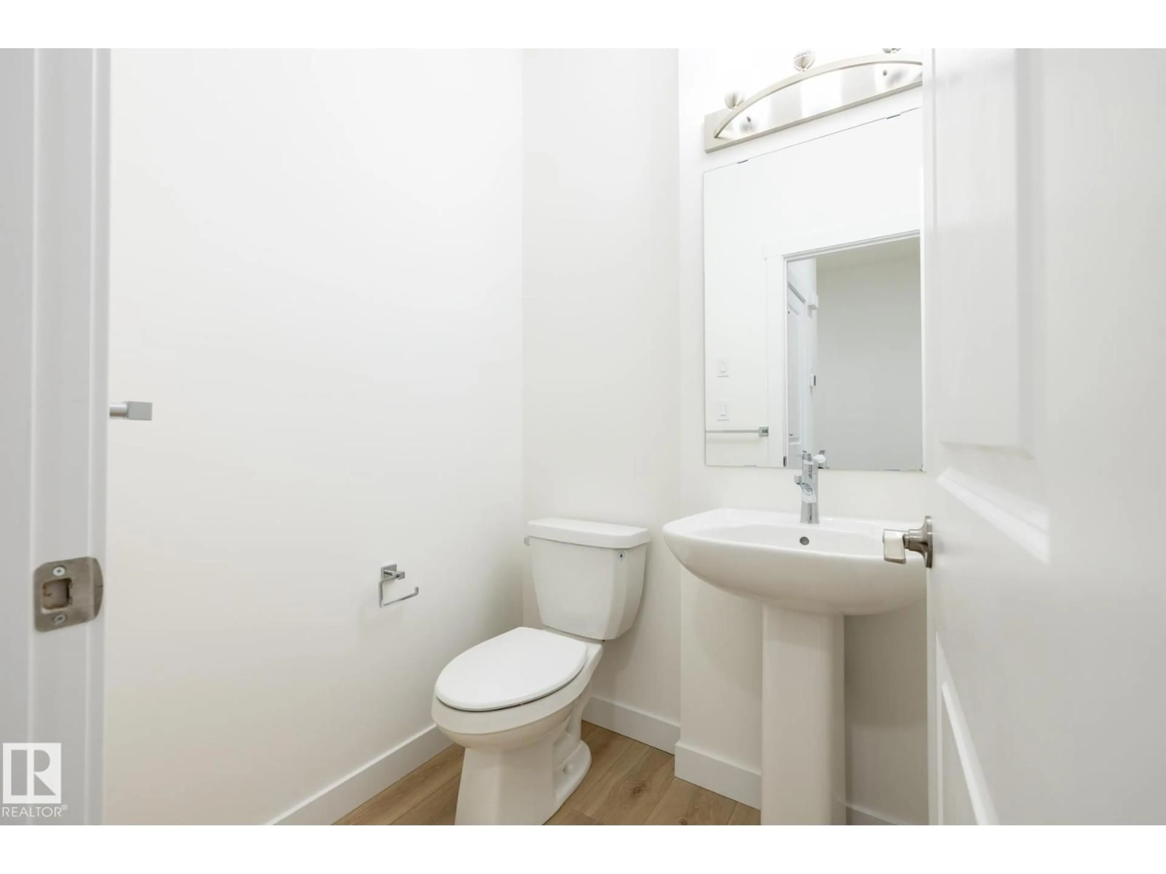 Standard bathroom, unknown for 7110 - 50 KESWICK CM, Edmonton Alberta T6W5P7