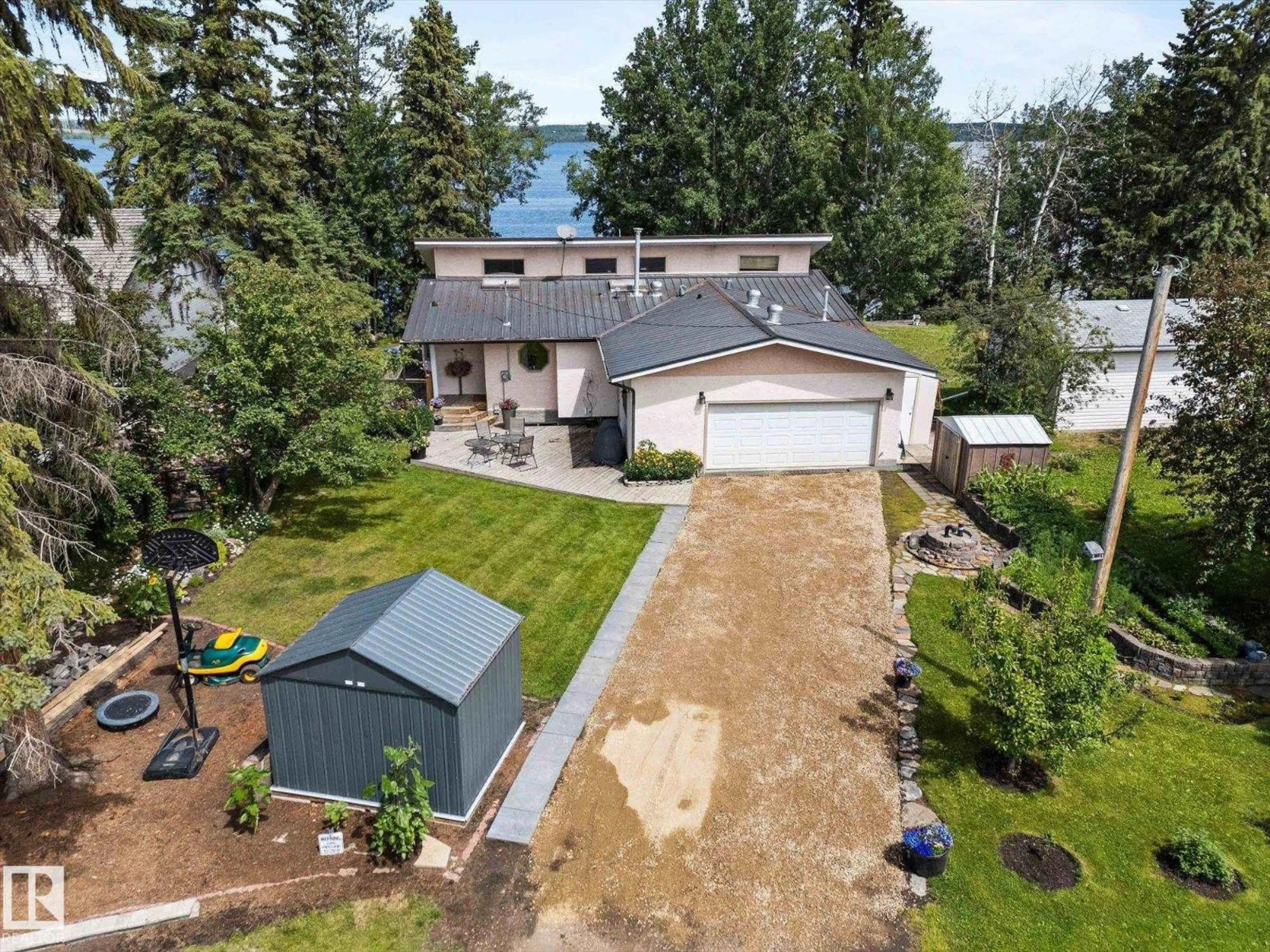 A pic from outside/outdoor area/front of a property/back of a property/a pic from drone, unknown for 16 RGE ROAD 54A, Rural Parkland County Alberta T0E0B0