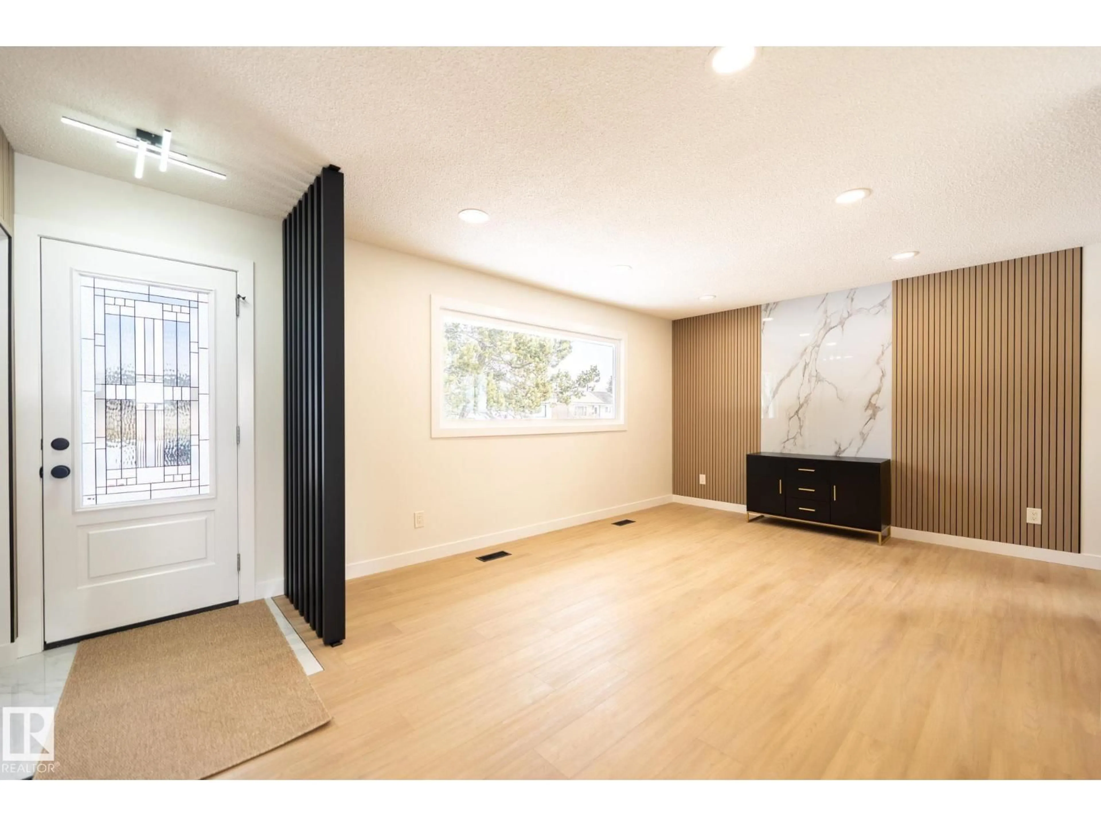 Indoor entryway for 16131 109A AV, Edmonton Alberta T5P1C5
