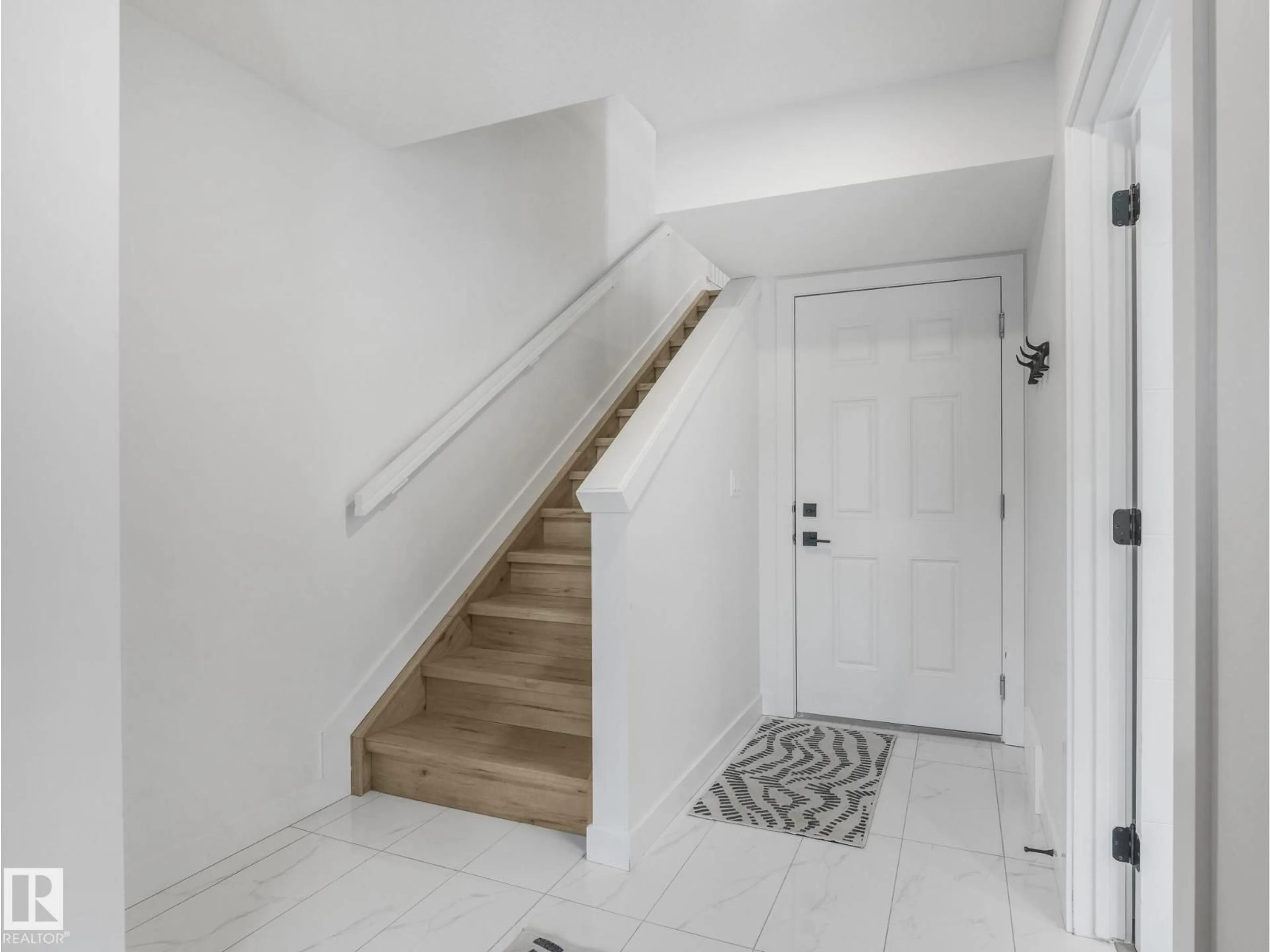 Indoor entryway for 95 - 1010 RABBIT HILL RD, Edmonton Alberta T6W4G7