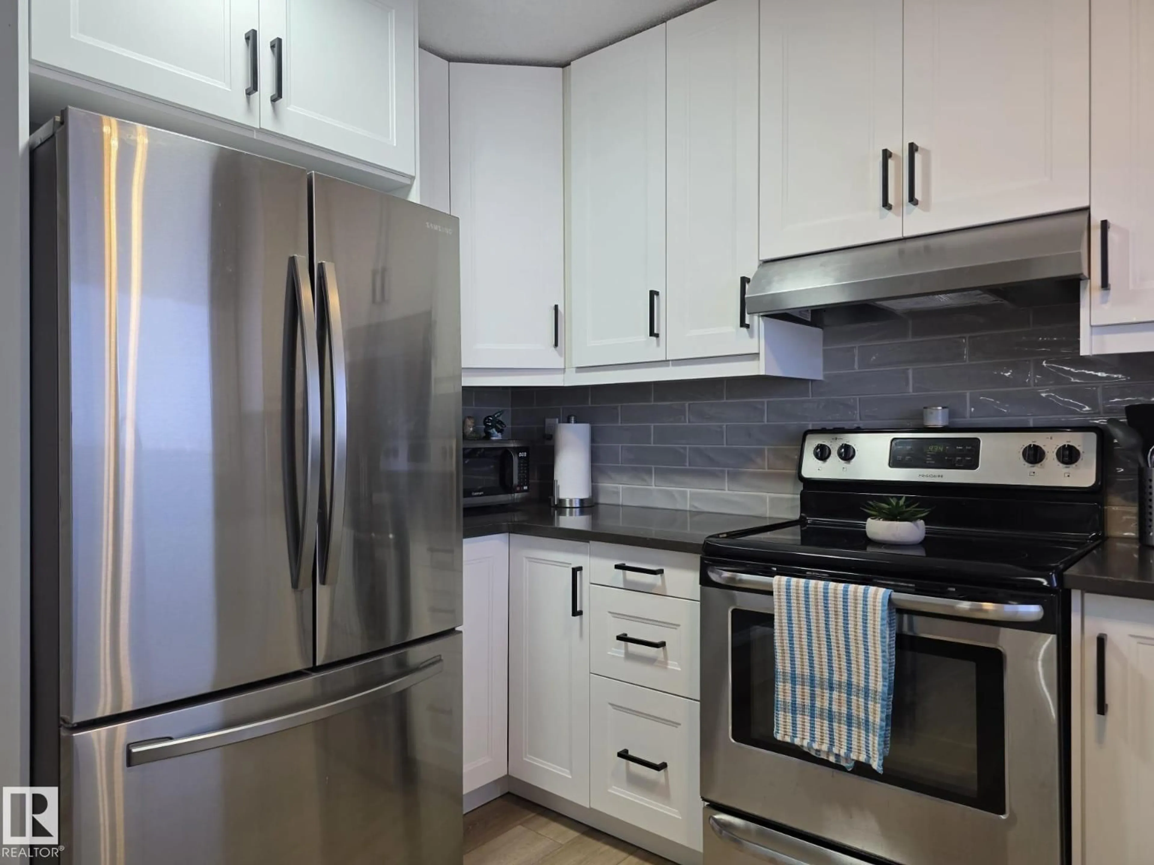 Standard kitchen, unknown for 4307 47 ST, Drayton Valley Alberta T7A1G8