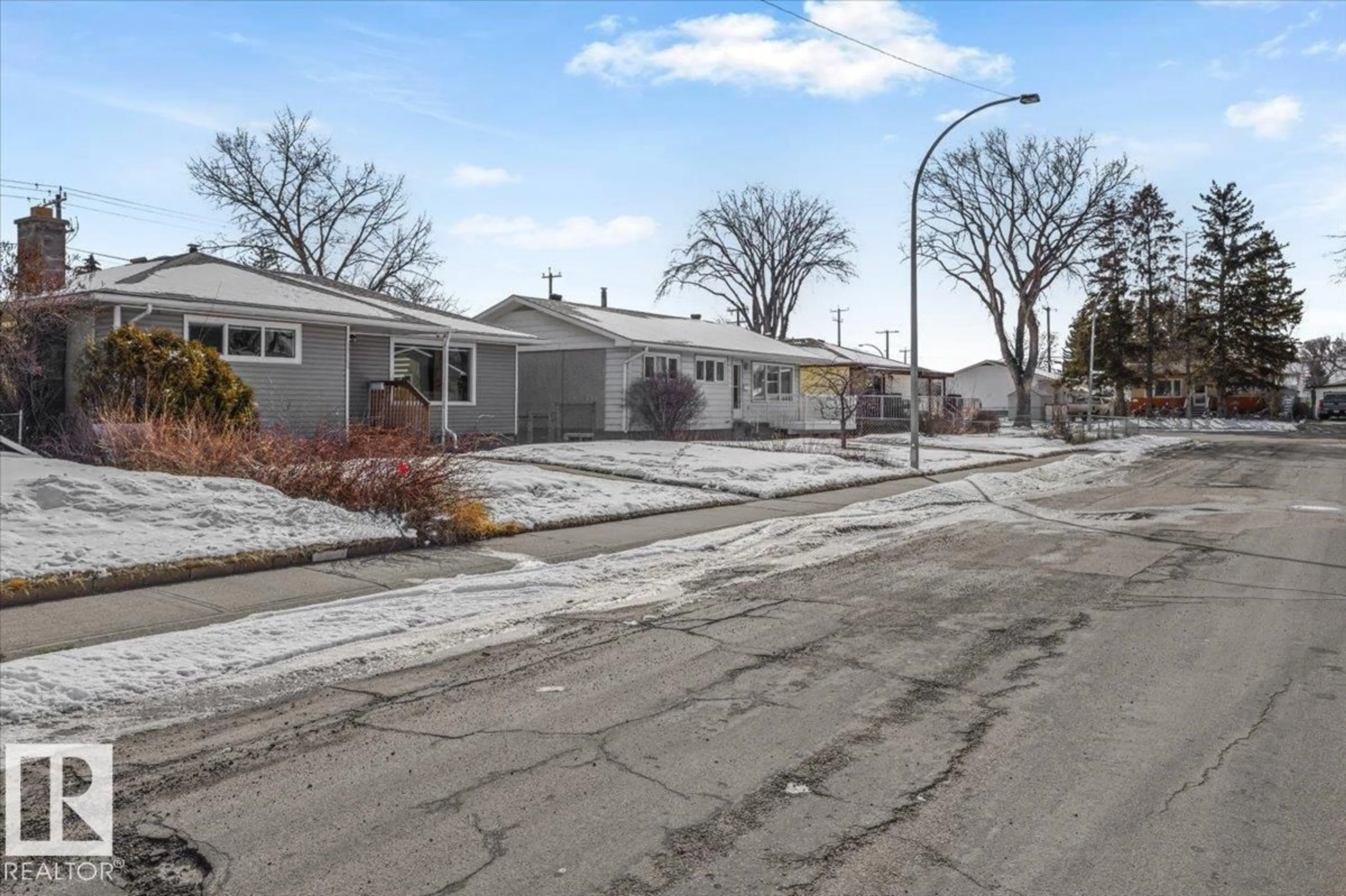 Unknown for 12109 35 ST, Edmonton Alberta T5W2A1