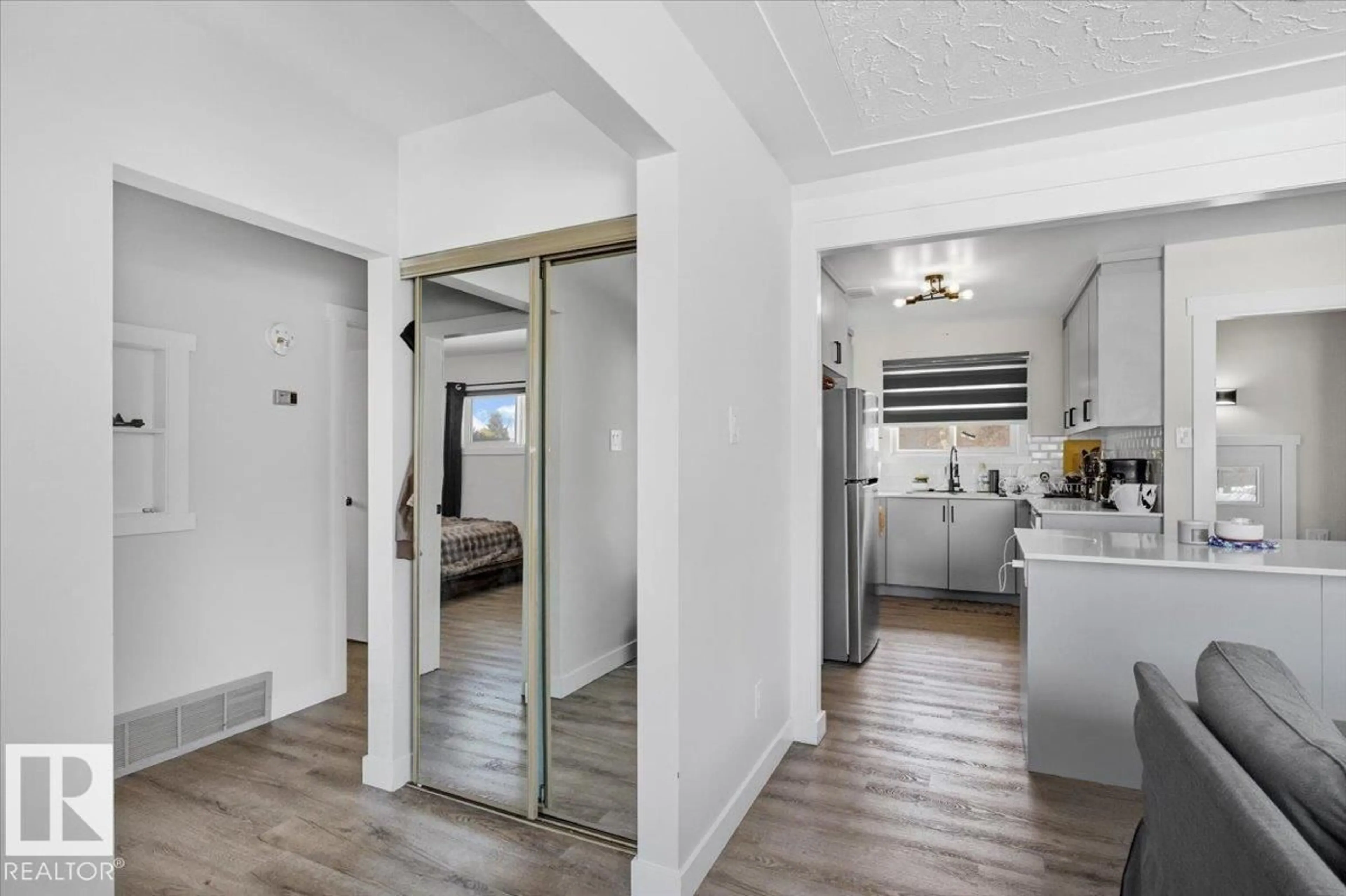 Unknown for 12109 35 ST, Edmonton Alberta T5W2A1