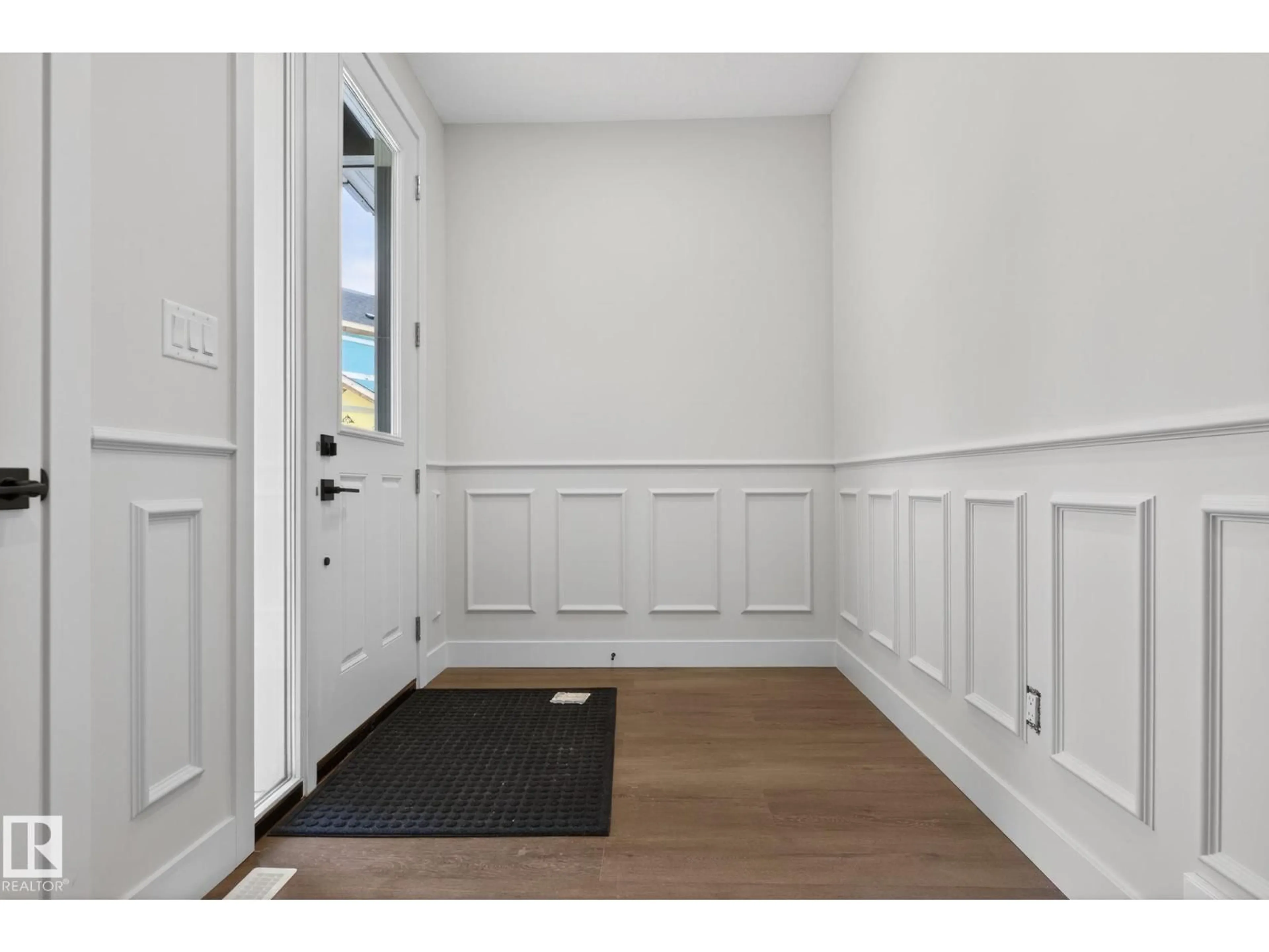 Indoor entryway for 1129 GYRFALCON CR, Edmonton Alberta T5S0S5