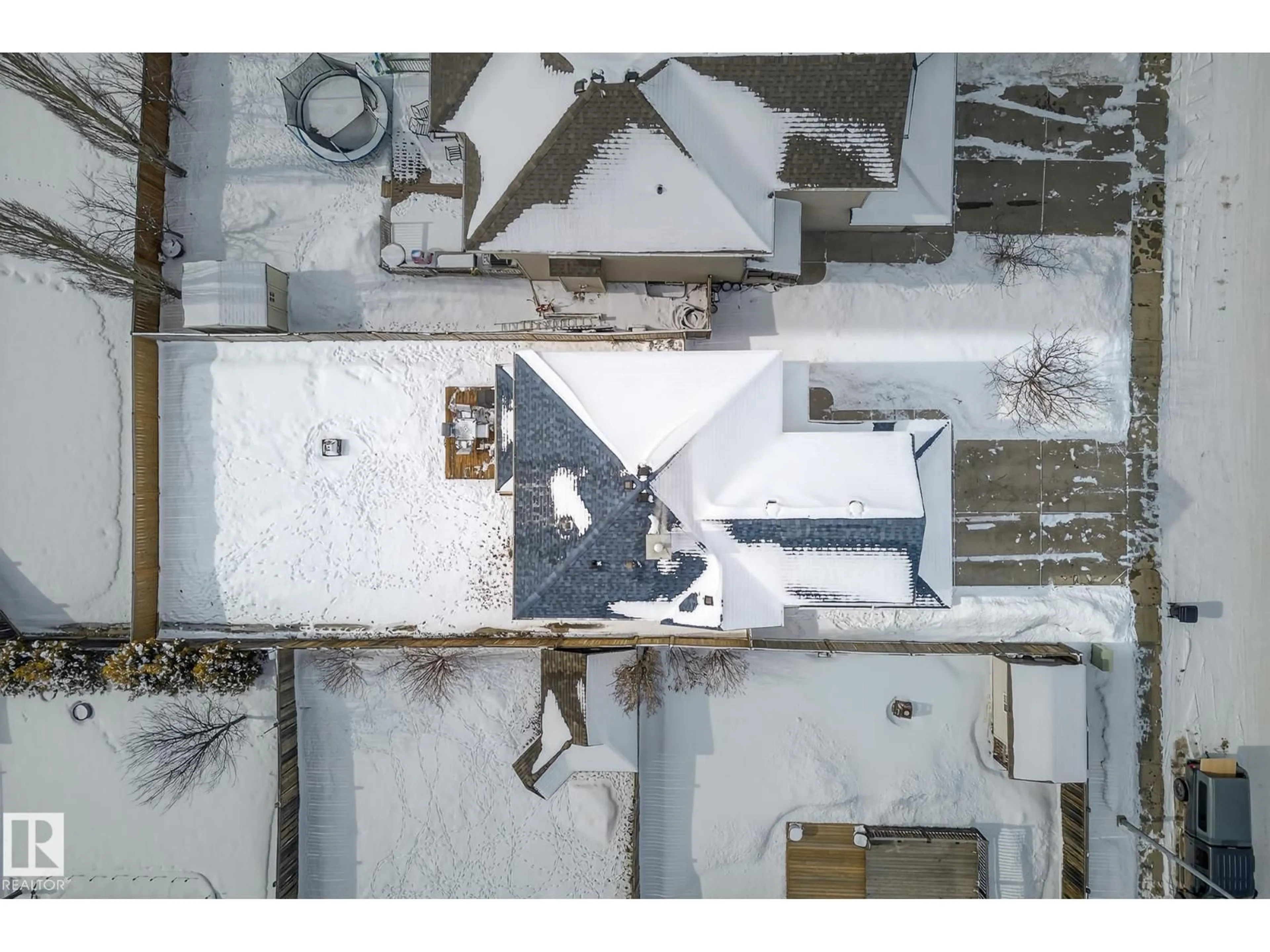 A pic from outside/outdoor area/front of a property/back of a property/a pic from drone, building for 33 HARTWICK GA, Spruce Grove Alberta T7X0A5