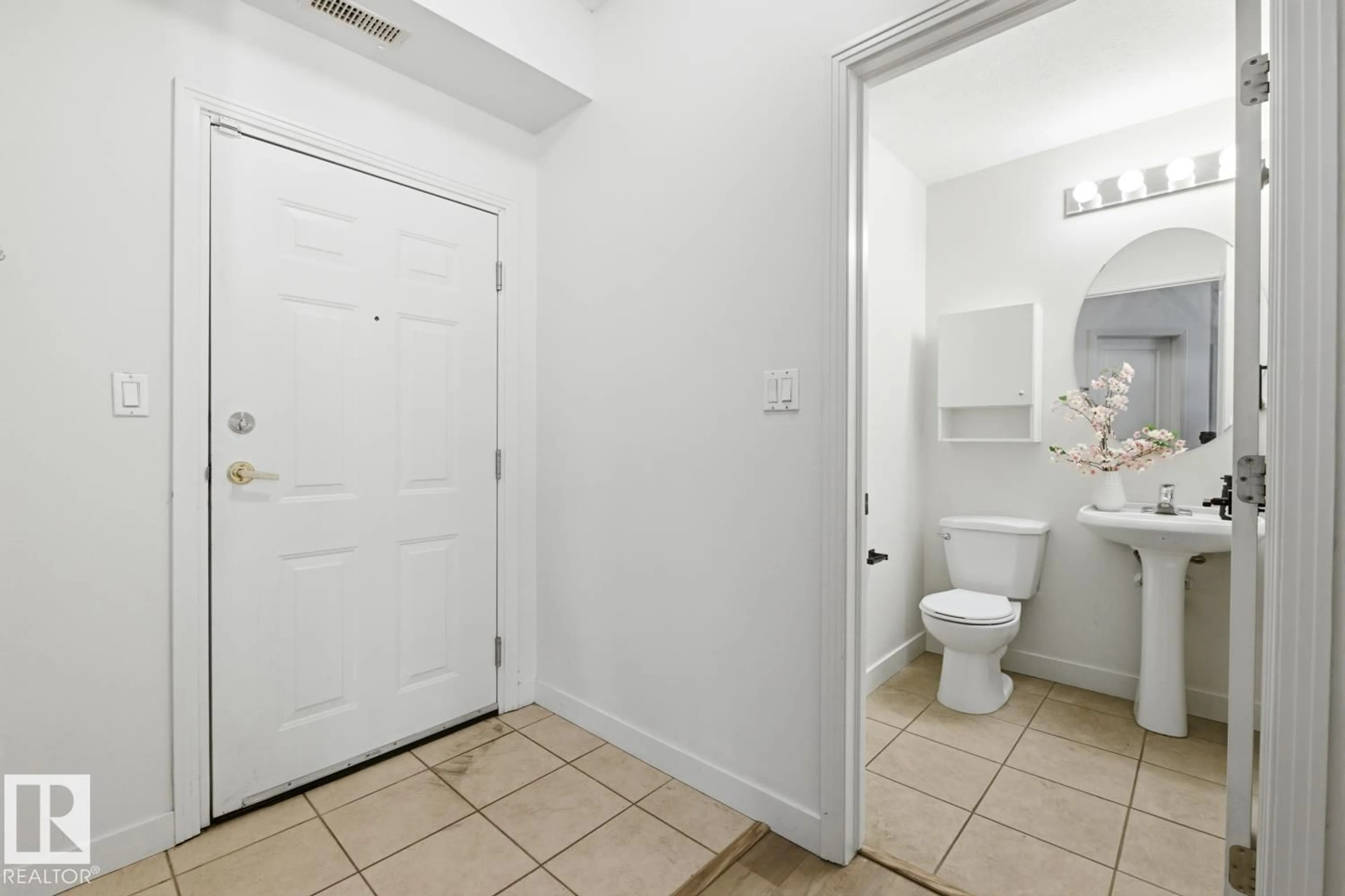 Standard bathroom, unknown for 10023 - 124 110 ST, Edmonton Alberta T5K1J5