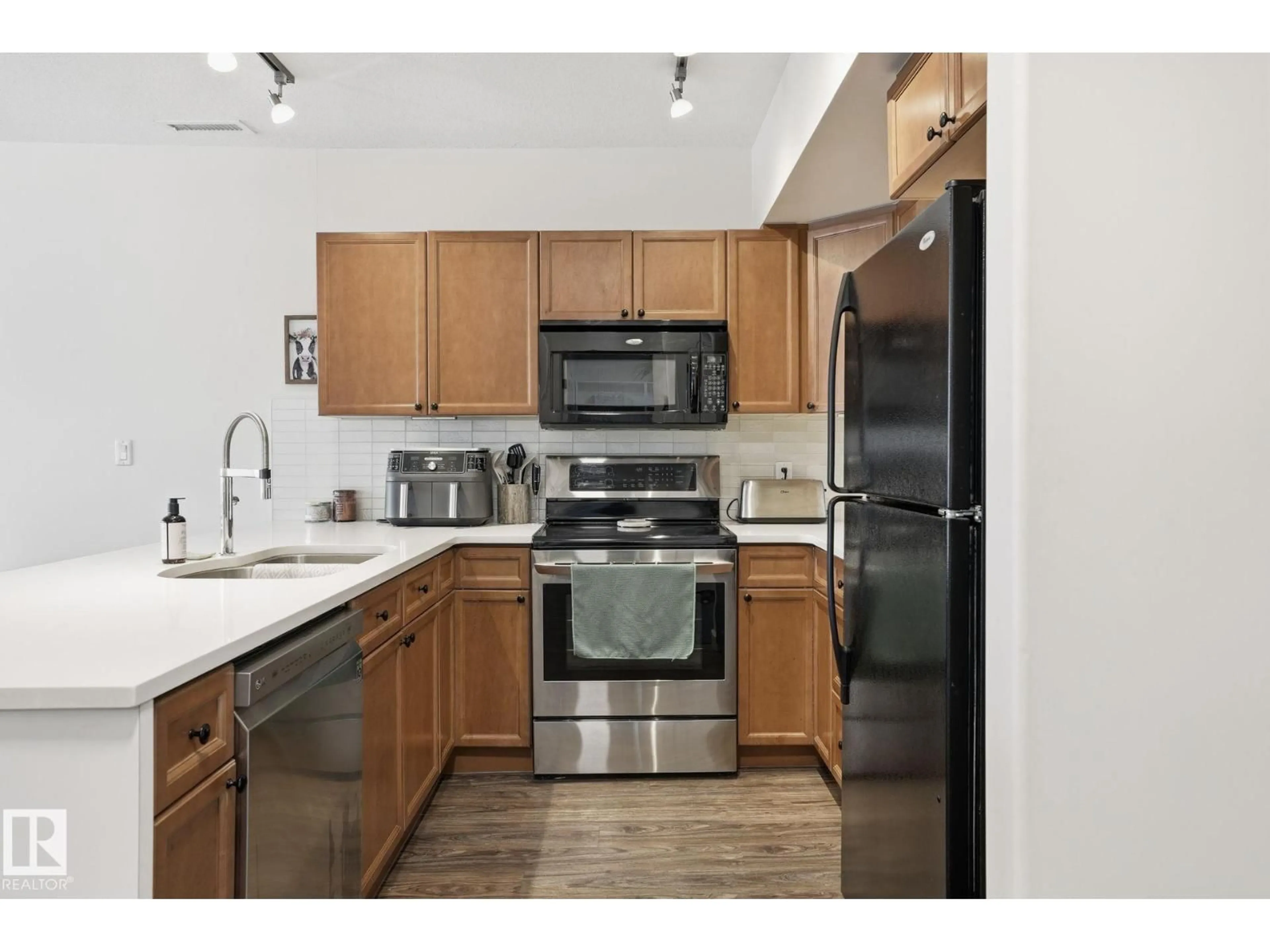 Standard kitchen, unknown for #212 - 501 PALISADES WY, Sherwood Park Alberta T8H0H8