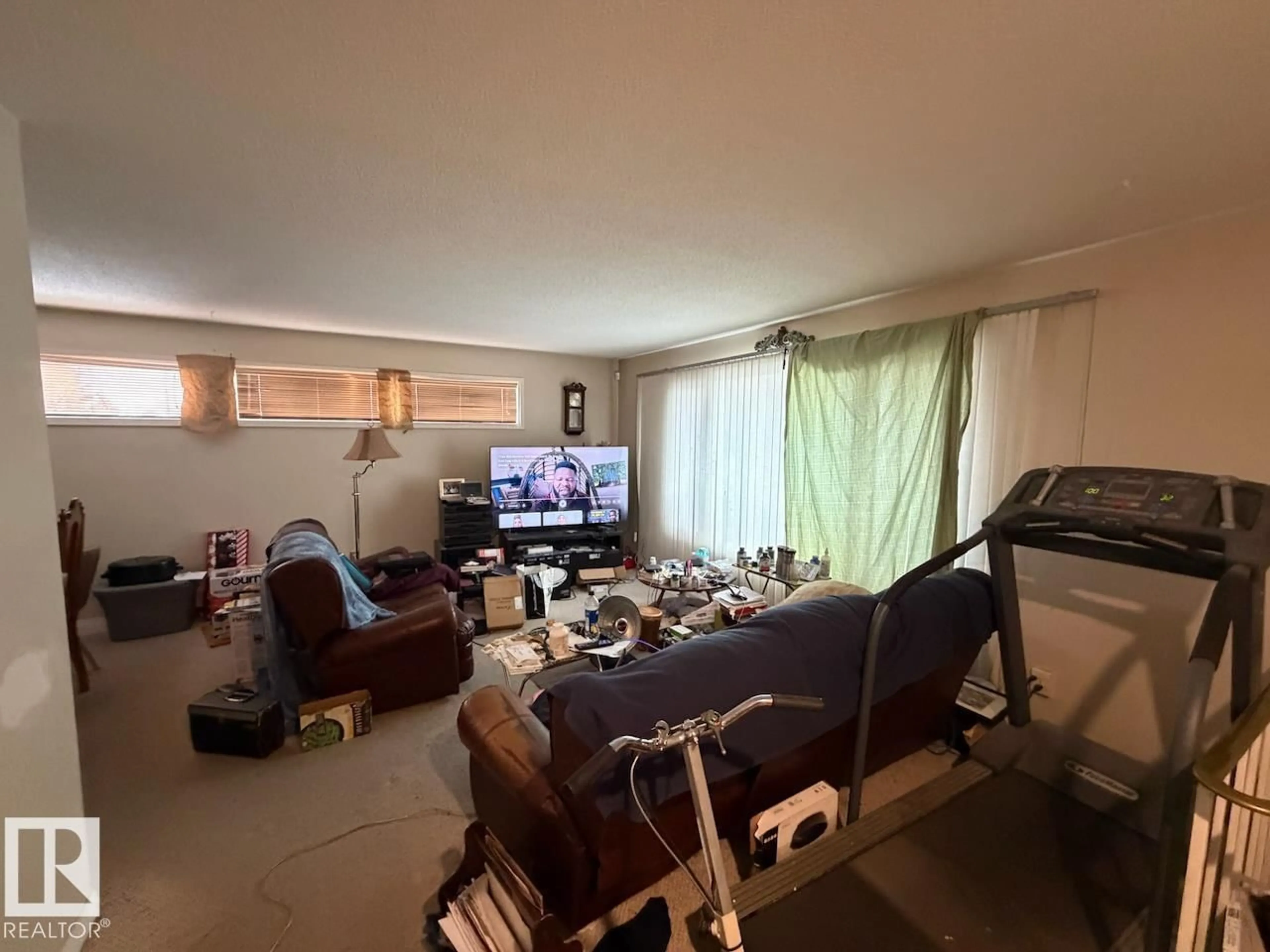 A pic of a room for 8816 137 AV, Edmonton Alberta T5E1Y4