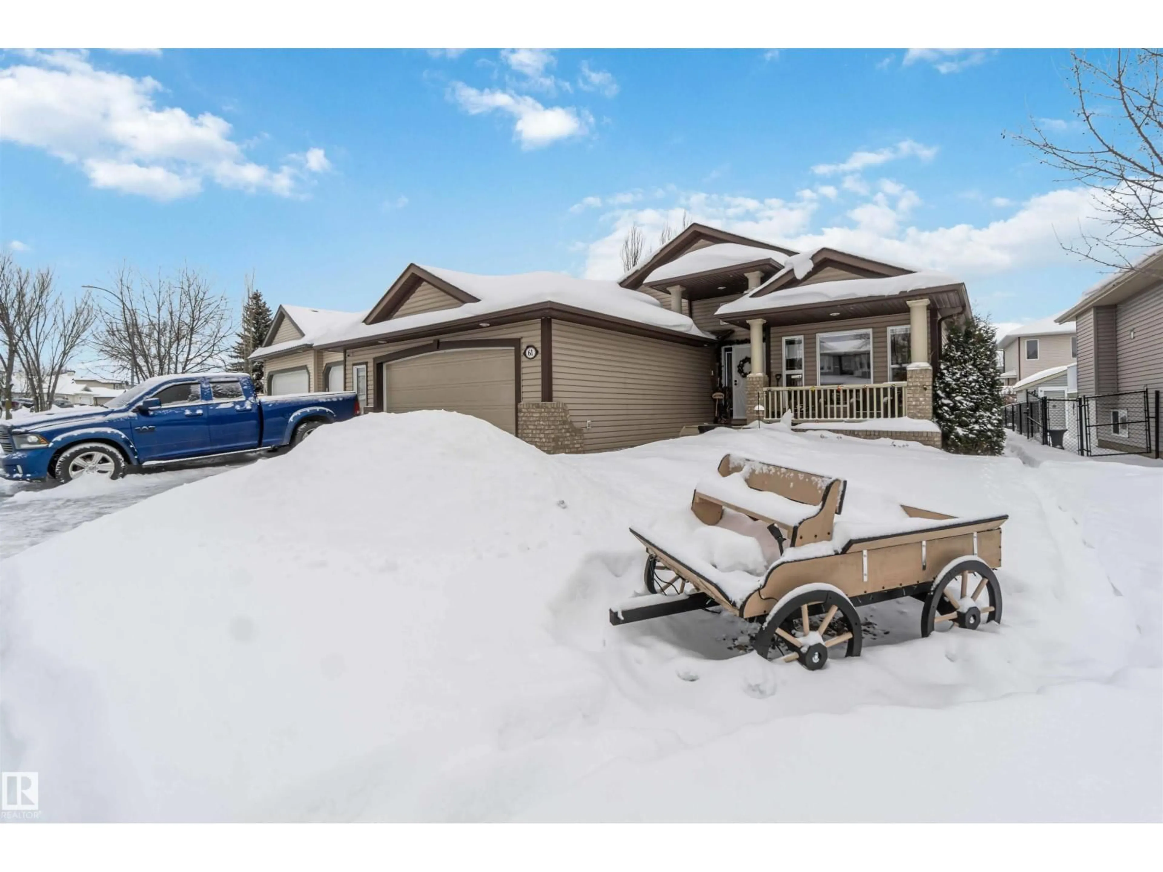 A pic from outside/outdoor area/front of a property/back of a property/a pic from drone, street for 61 LINKSIDE BLVD, Spruce Grove Alberta T7X4A6