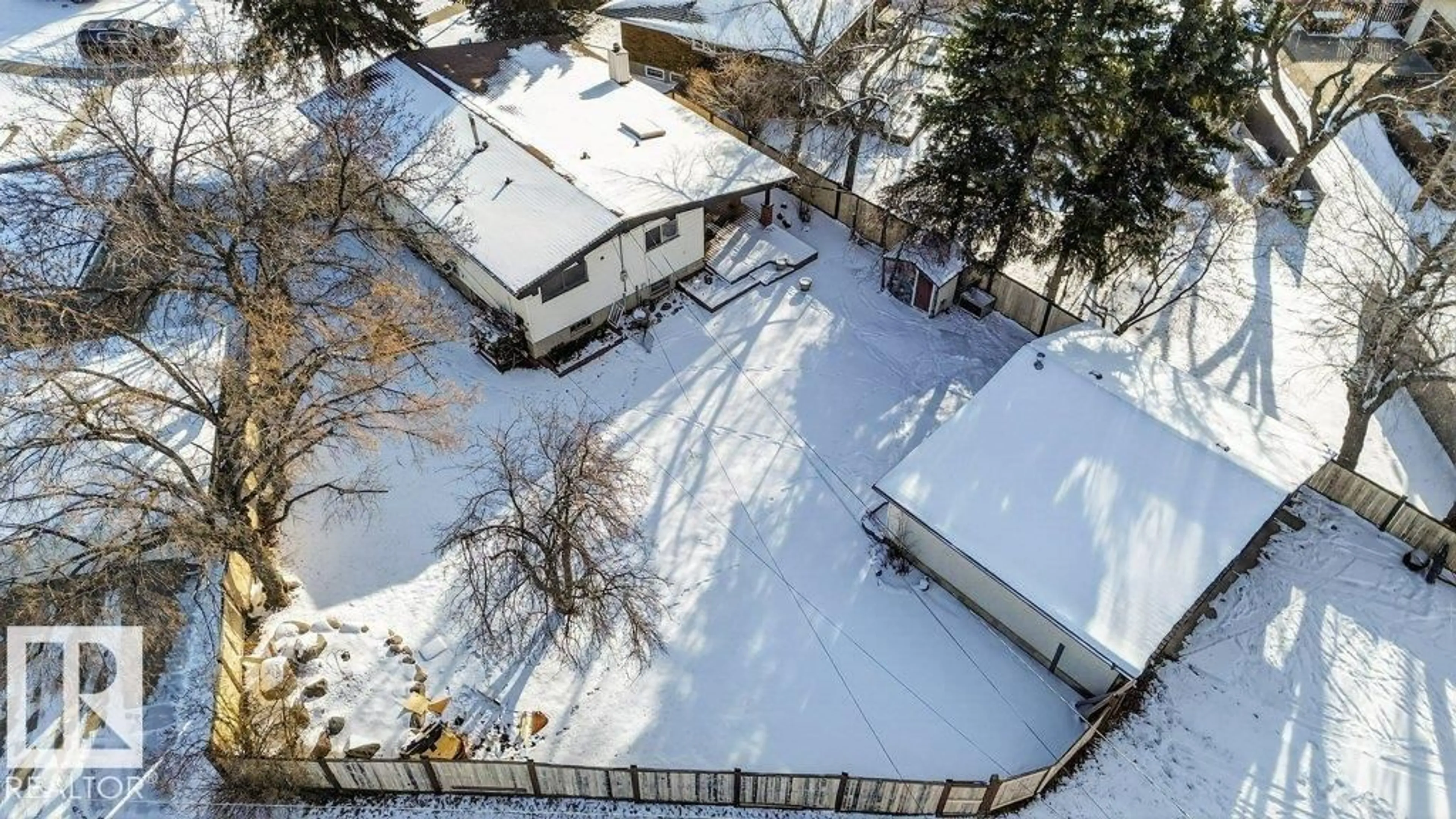A pic from outside/outdoor area/front of a property/back of a property/a pic from drone, street for 10316 42 ST E NW, Edmonton Alberta T6A1T5