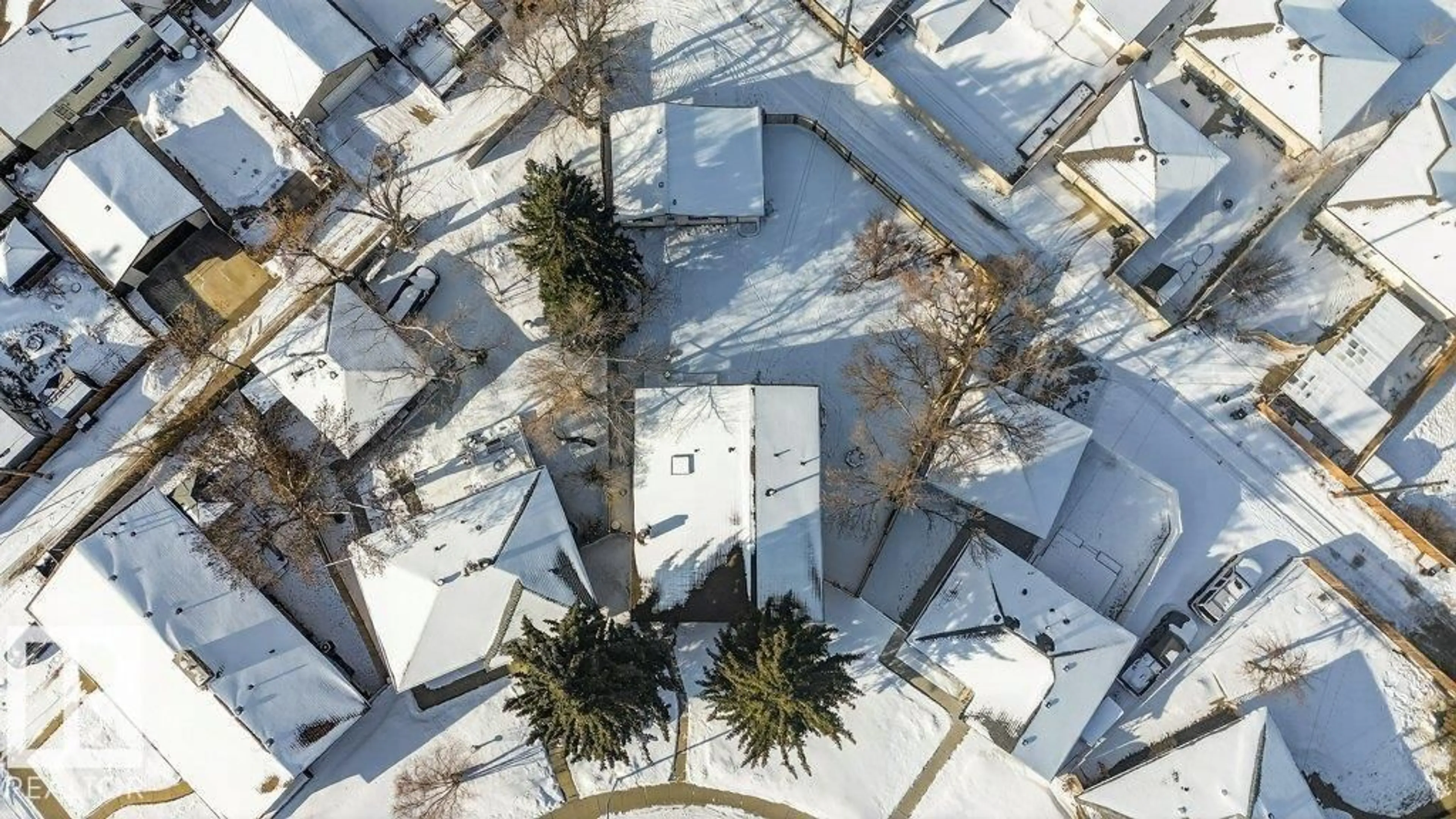 A pic from outside/outdoor area/front of a property/back of a property/a pic from drone, street for 10316 42 ST E NW, Edmonton Alberta T6A1T5