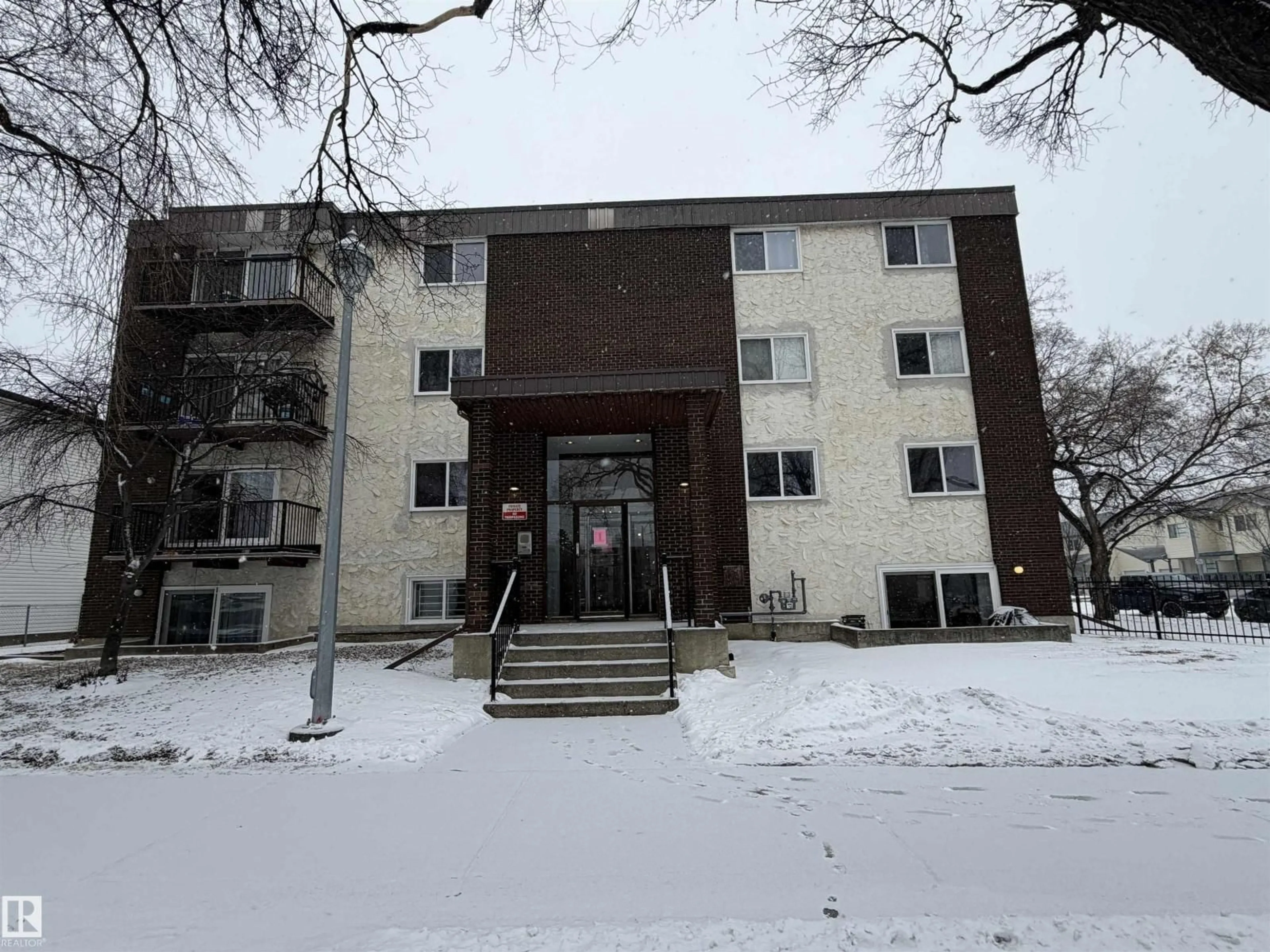 Indoor foyer for 305 - 10740 105 ST NW, Edmonton Alberta T5H2X2