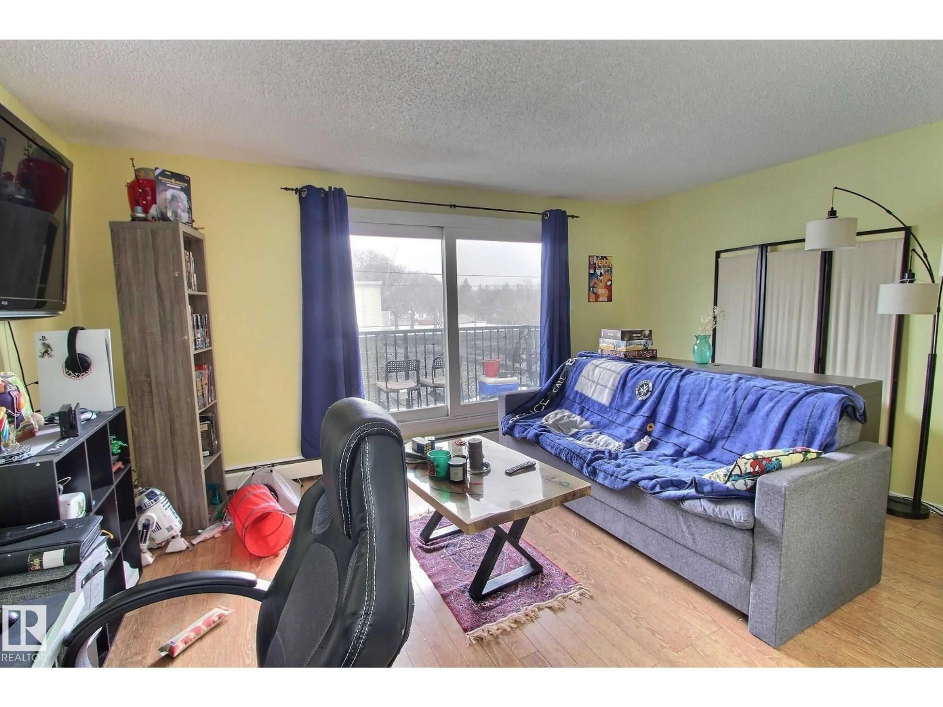 A pic of a room for 305 - 10740 105 ST NW, Edmonton Alberta T5H2X2