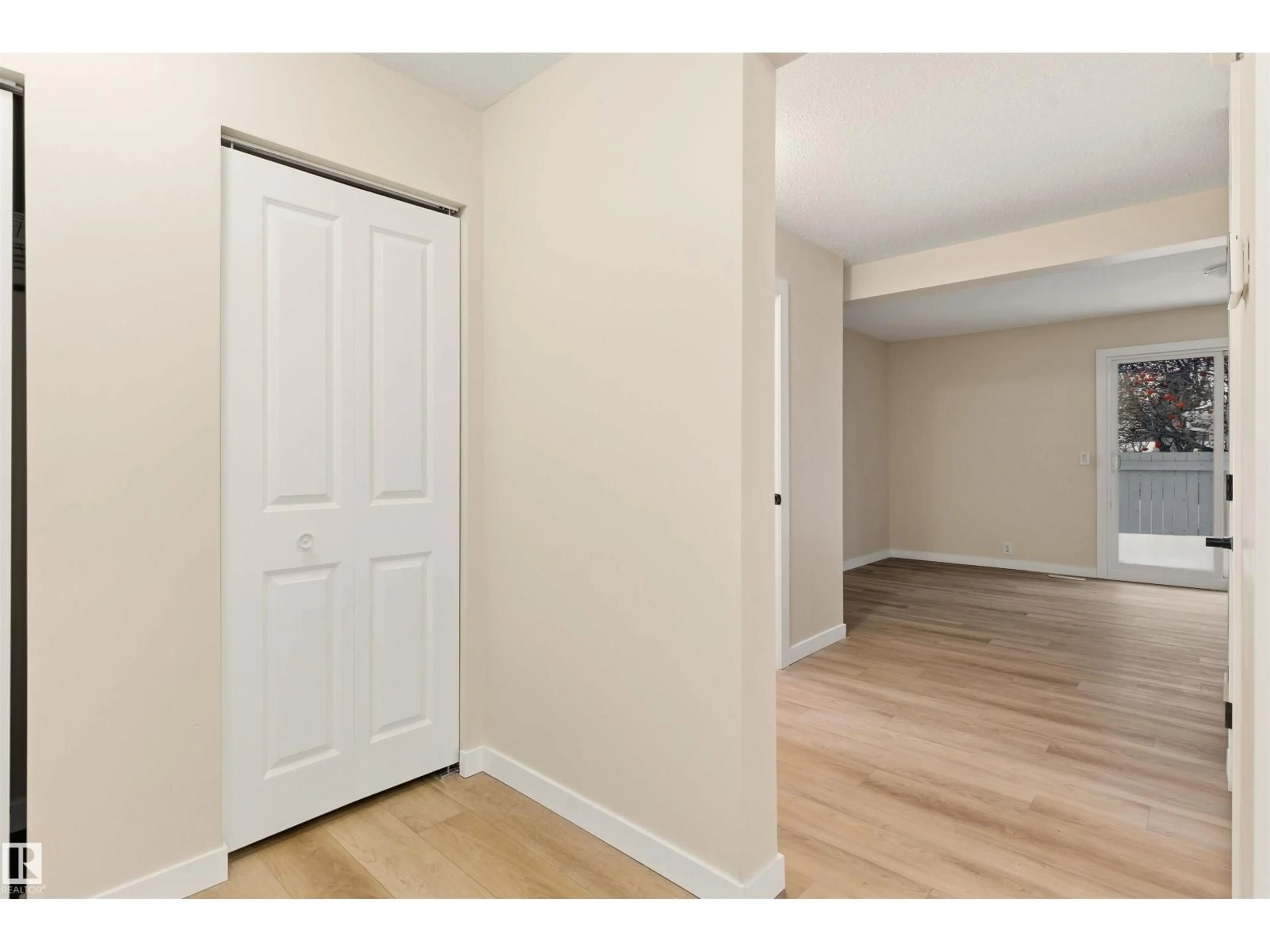 Indoor entryway for #12 - 1411 MILL WOODS RD E, Edmonton Alberta T6L4T3