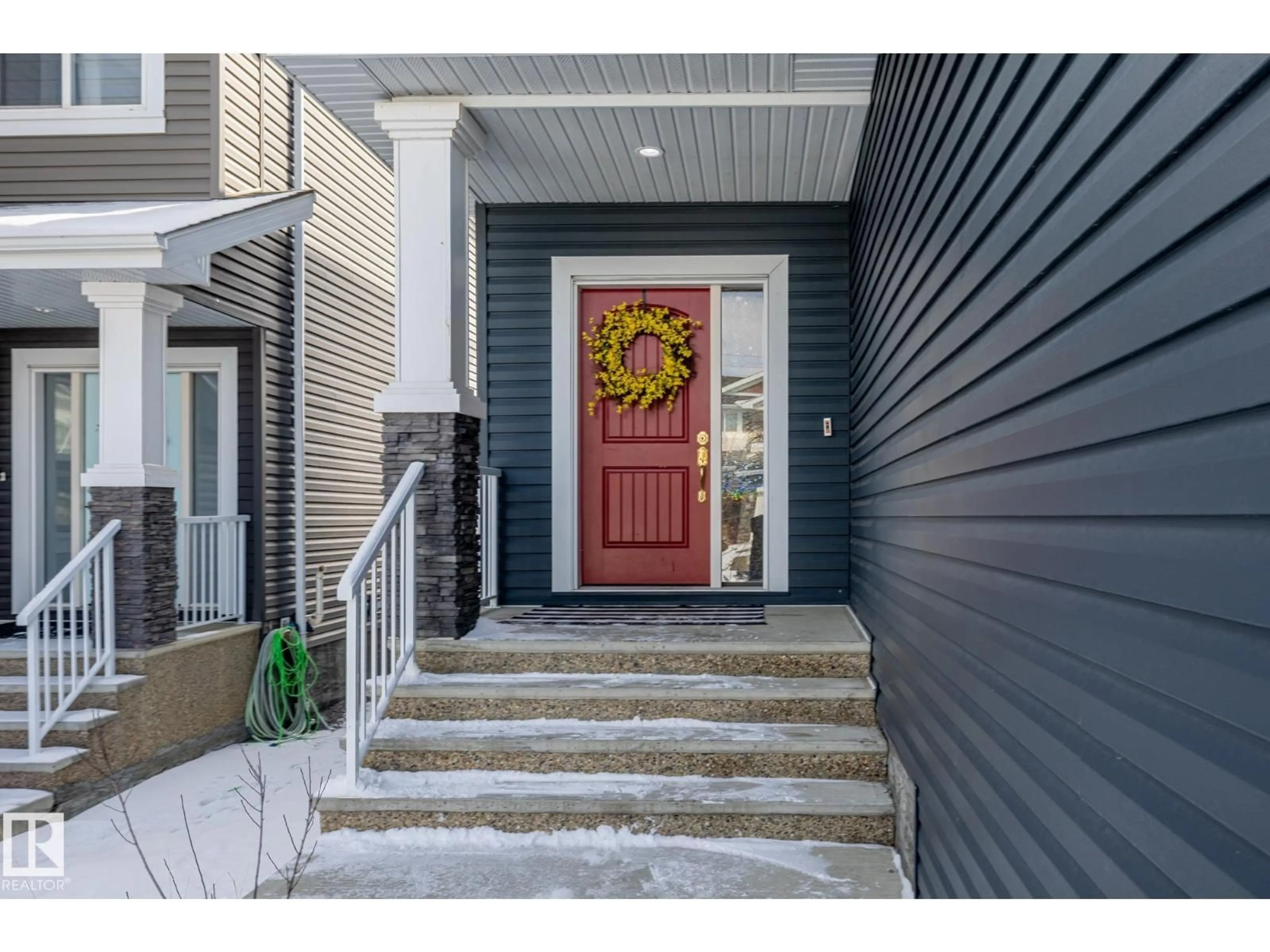 Indoor entryway for 3864 ROBINS CR, Edmonton Alberta T5S0M7