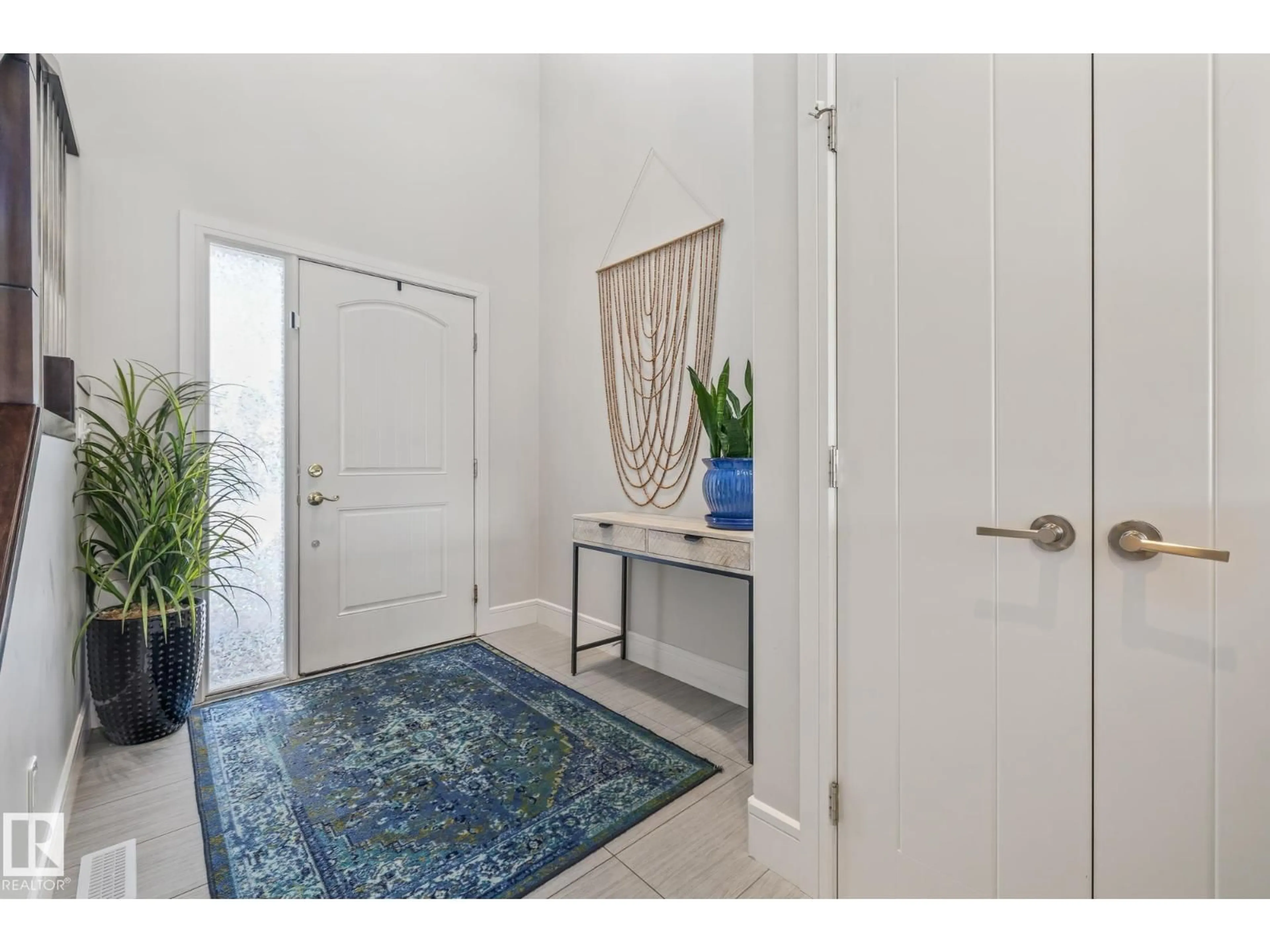 Indoor entryway for 3864 ROBINS CR, Edmonton Alberta T5S0M7