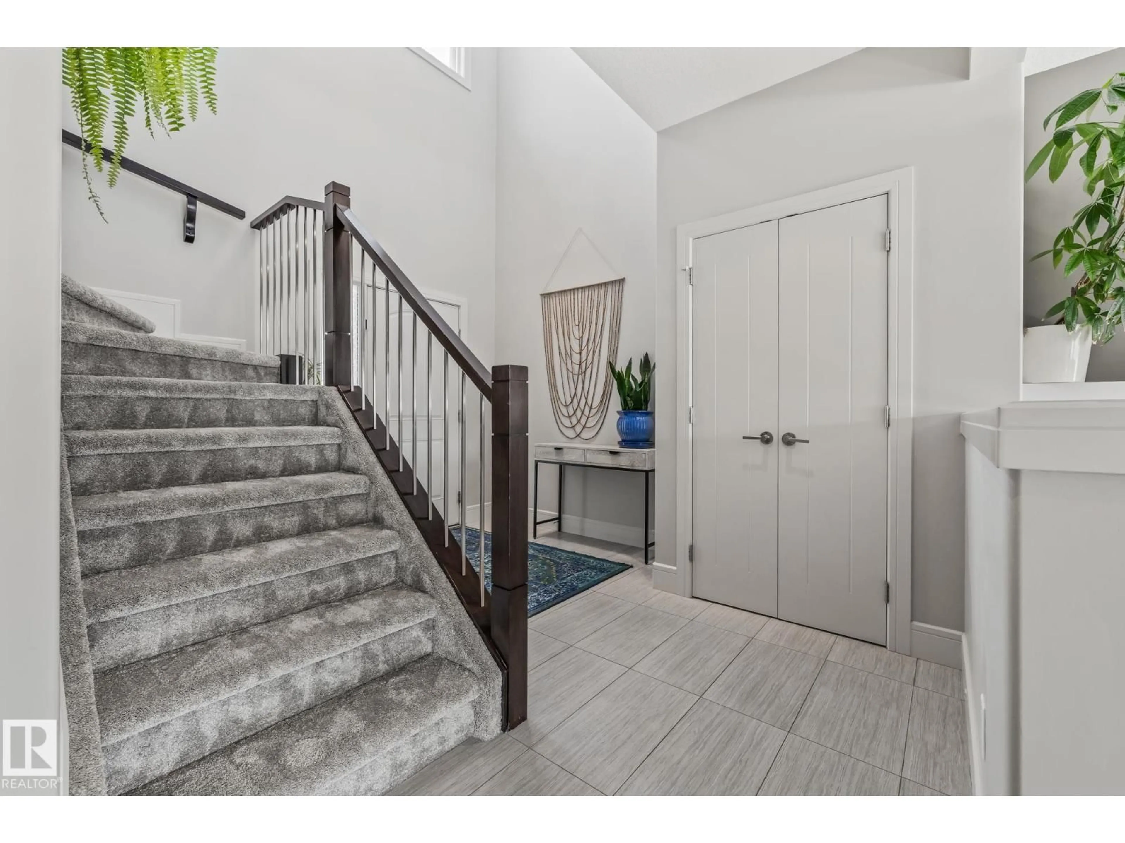 Indoor entryway for 3864 ROBINS CR, Edmonton Alberta T5S0M7
