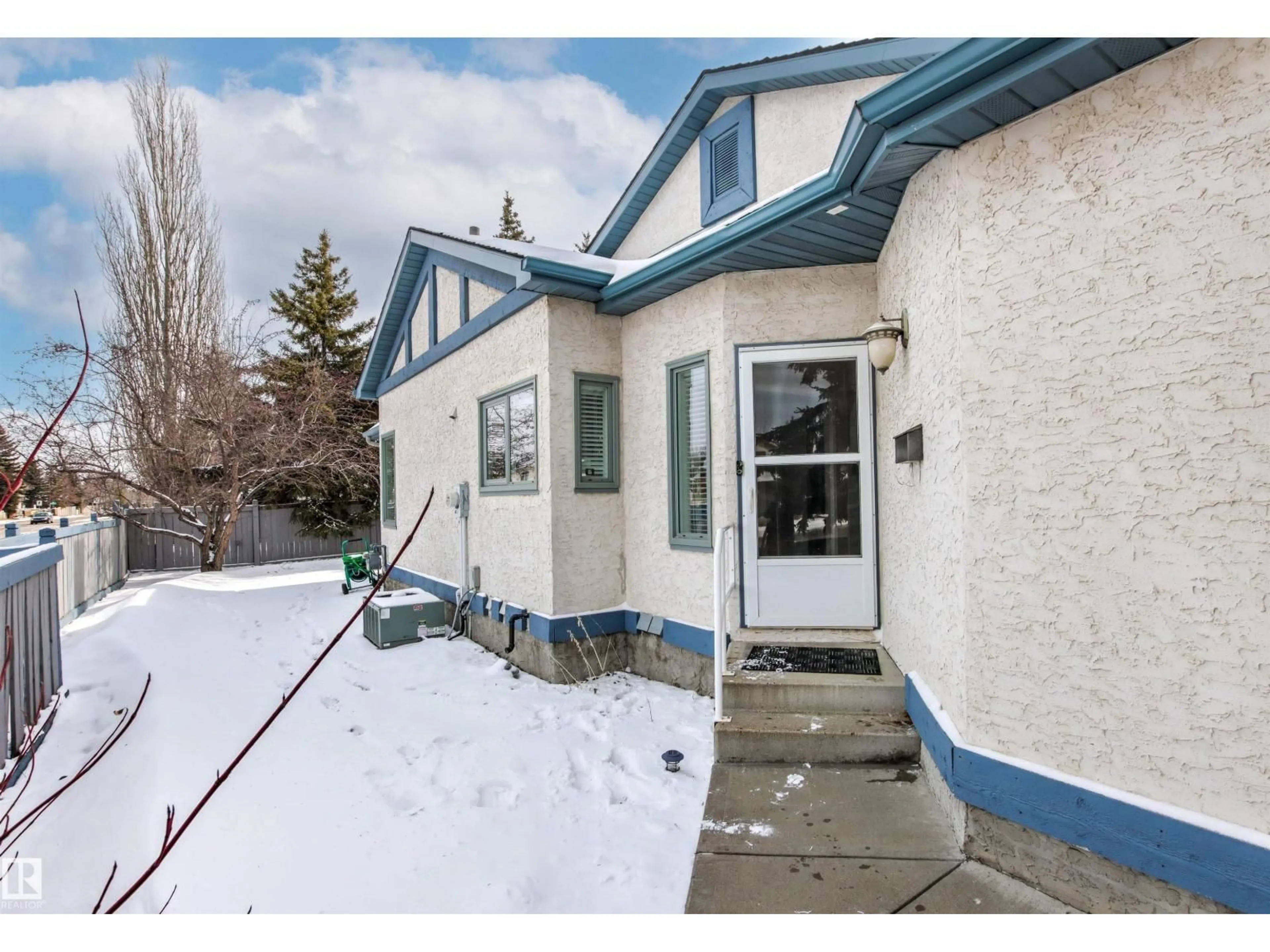 Unknown for NW - 11231 12 AV, Edmonton Alberta T6J6V6