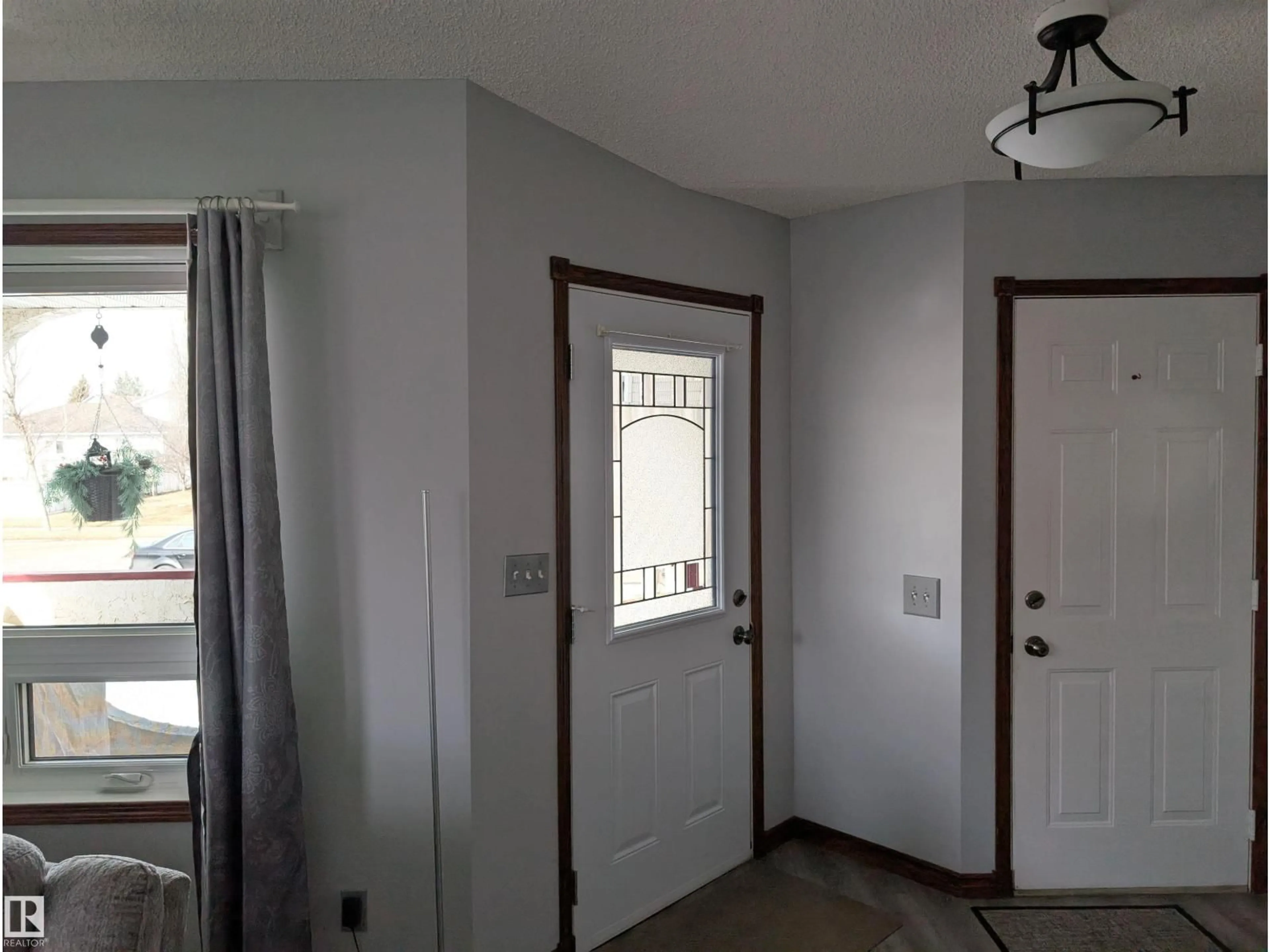 Indoor entryway for 65 COLONIALE WY, Beaumont Alberta T4X1M3