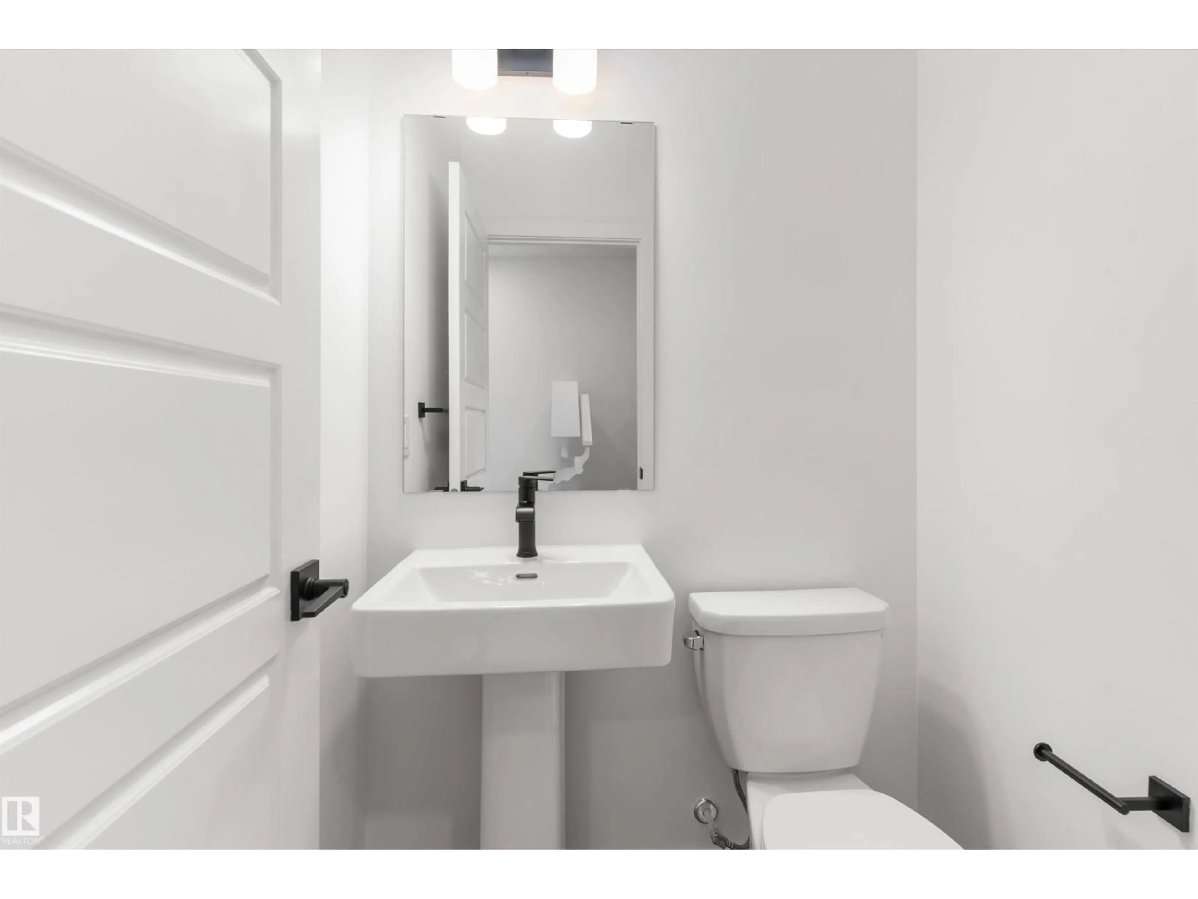 Standard bathroom, ceramic/tile floor for 1048 CRISTALL CR, Edmonton Alberta T6W5S6