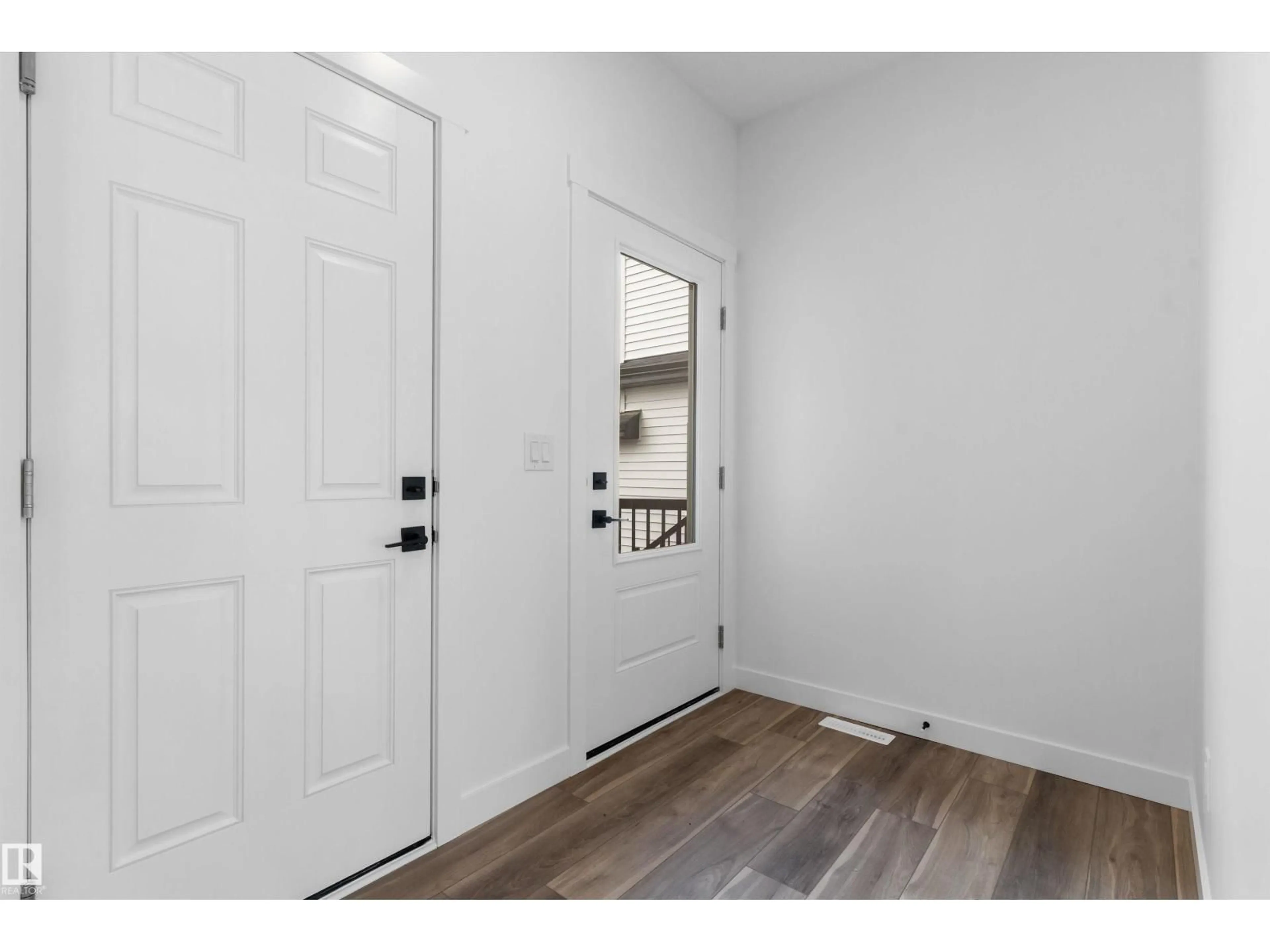 Indoor entryway for SW - 1050 CRISTALL CR, Edmonton Alberta T6W5S6