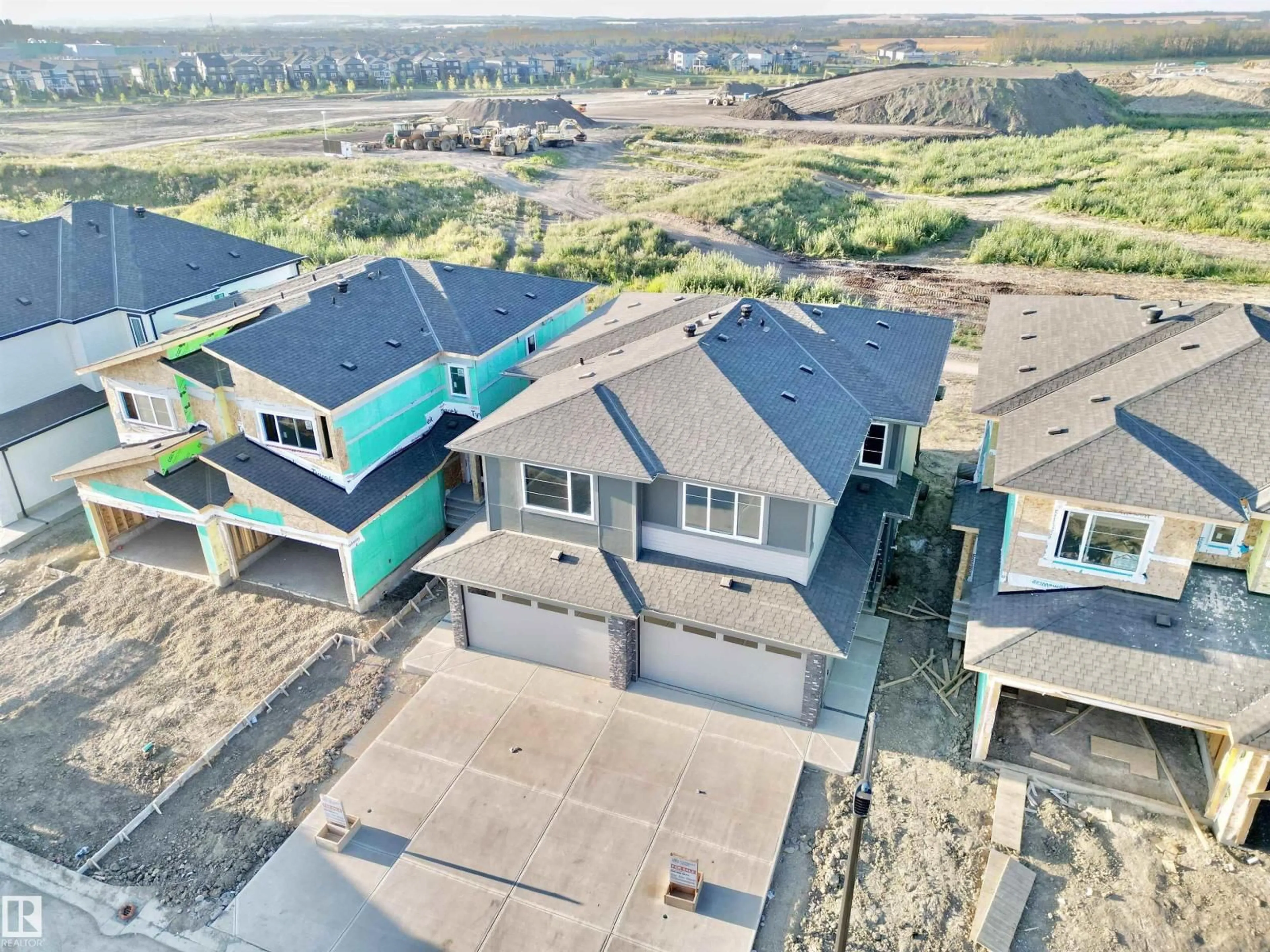 A pic from outside/outdoor area/front of a property/back of a property/a pic from drone, street for 133 PIERWYCK LO, Spruce Grove Alberta T7X3H1