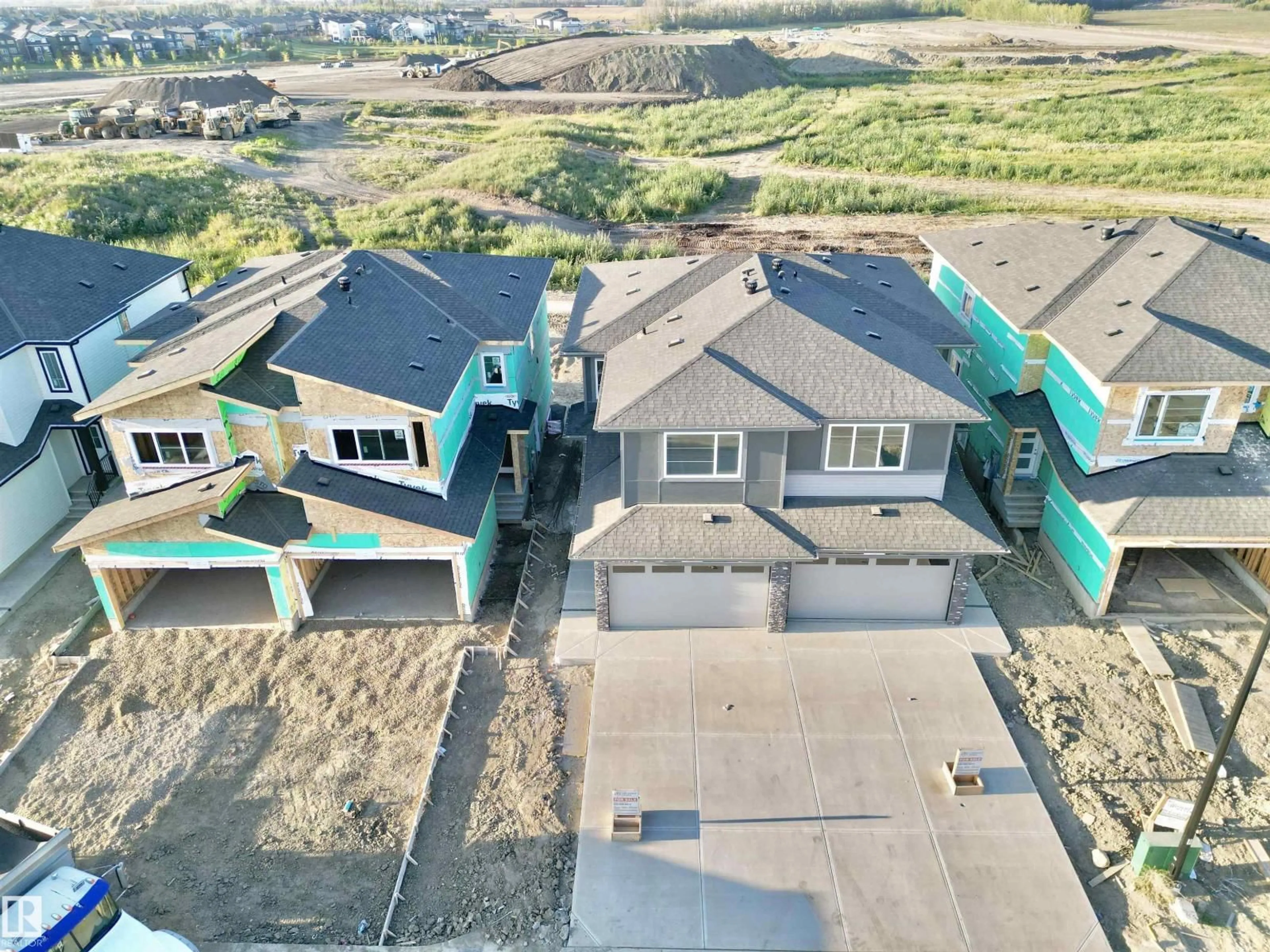 A pic from outside/outdoor area/front of a property/back of a property/a pic from drone, street for 133 PIERWYCK LO, Spruce Grove Alberta T7X3H1