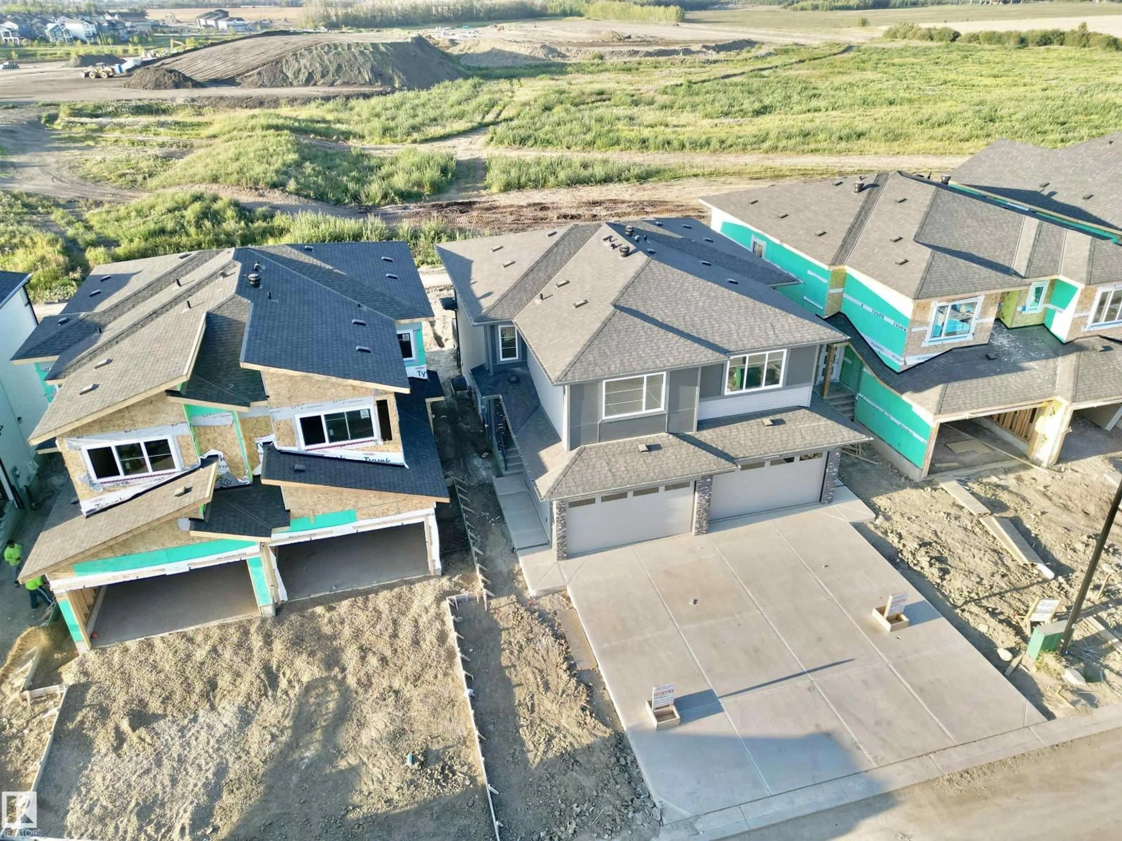 A pic from outside/outdoor area/front of a property/back of a property/a pic from drone, unknown for 133 PIERWYCK LO, Spruce Grove Alberta T7X3H1