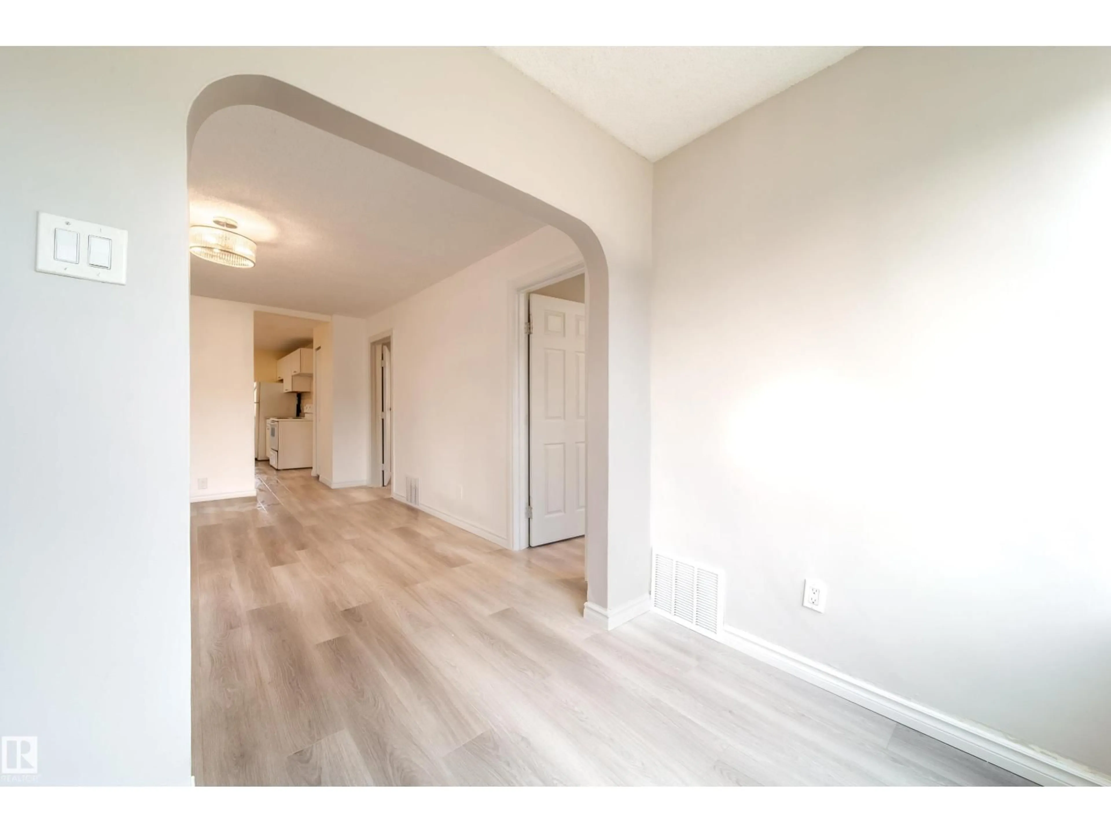 Unknown for NW - 11912 77 ST, Edmonton Alberta T5G2B4