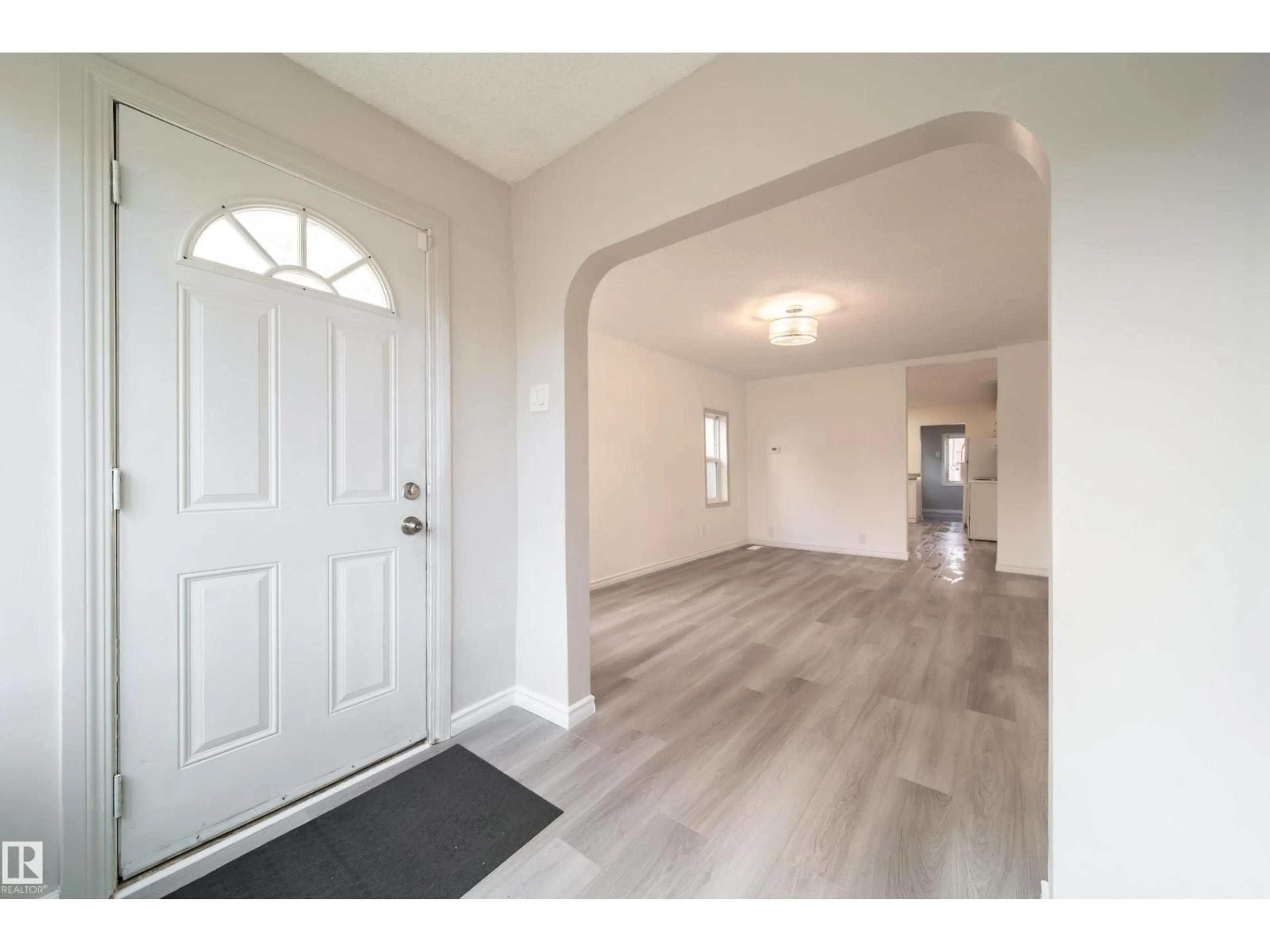 Indoor entryway for NW - 11912 77 ST, Edmonton Alberta T5G2B4