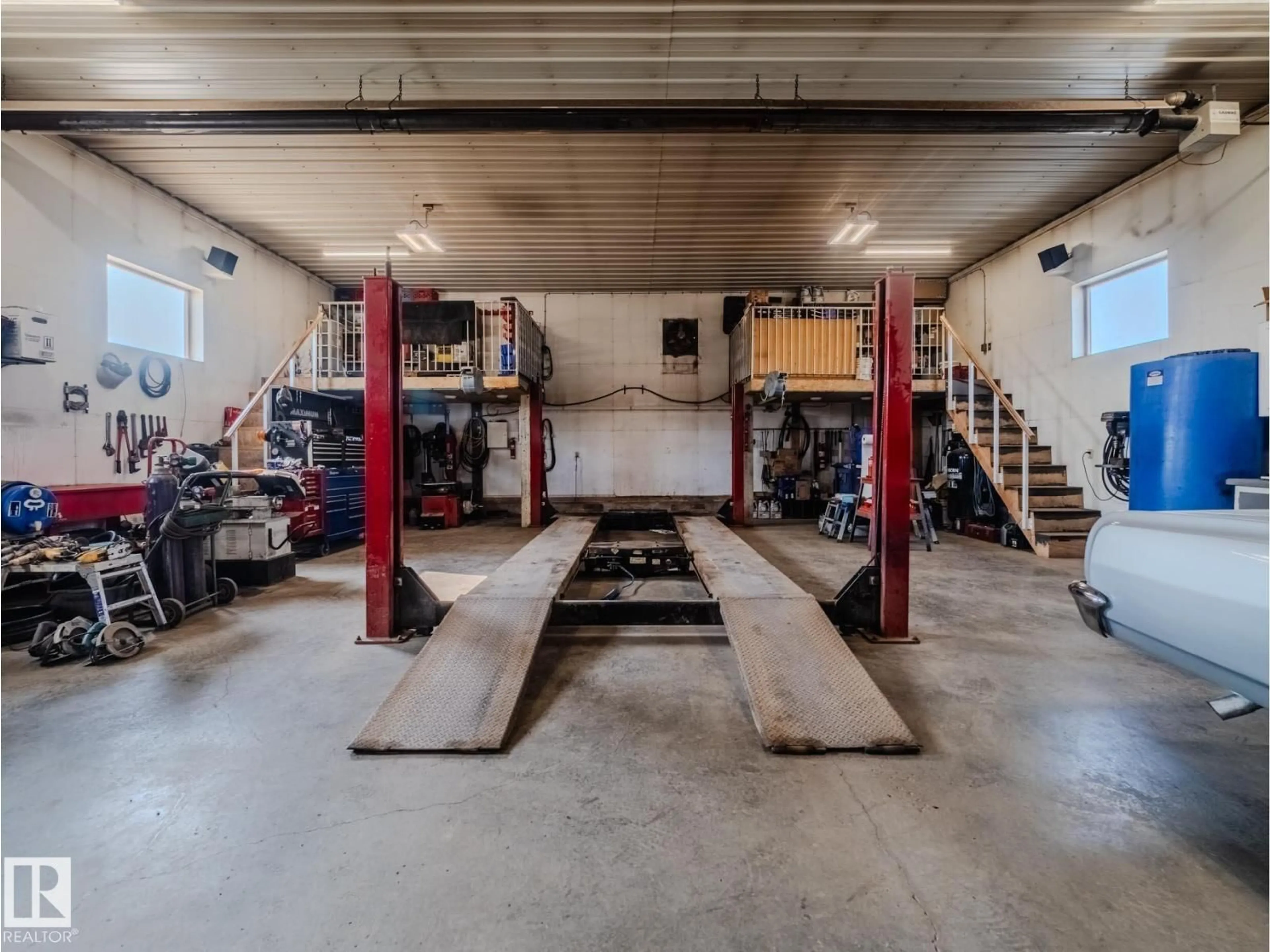 Indoor garage for 23021 TWP ROAD 502, Rural Leduc County Alberta T0B3M1
