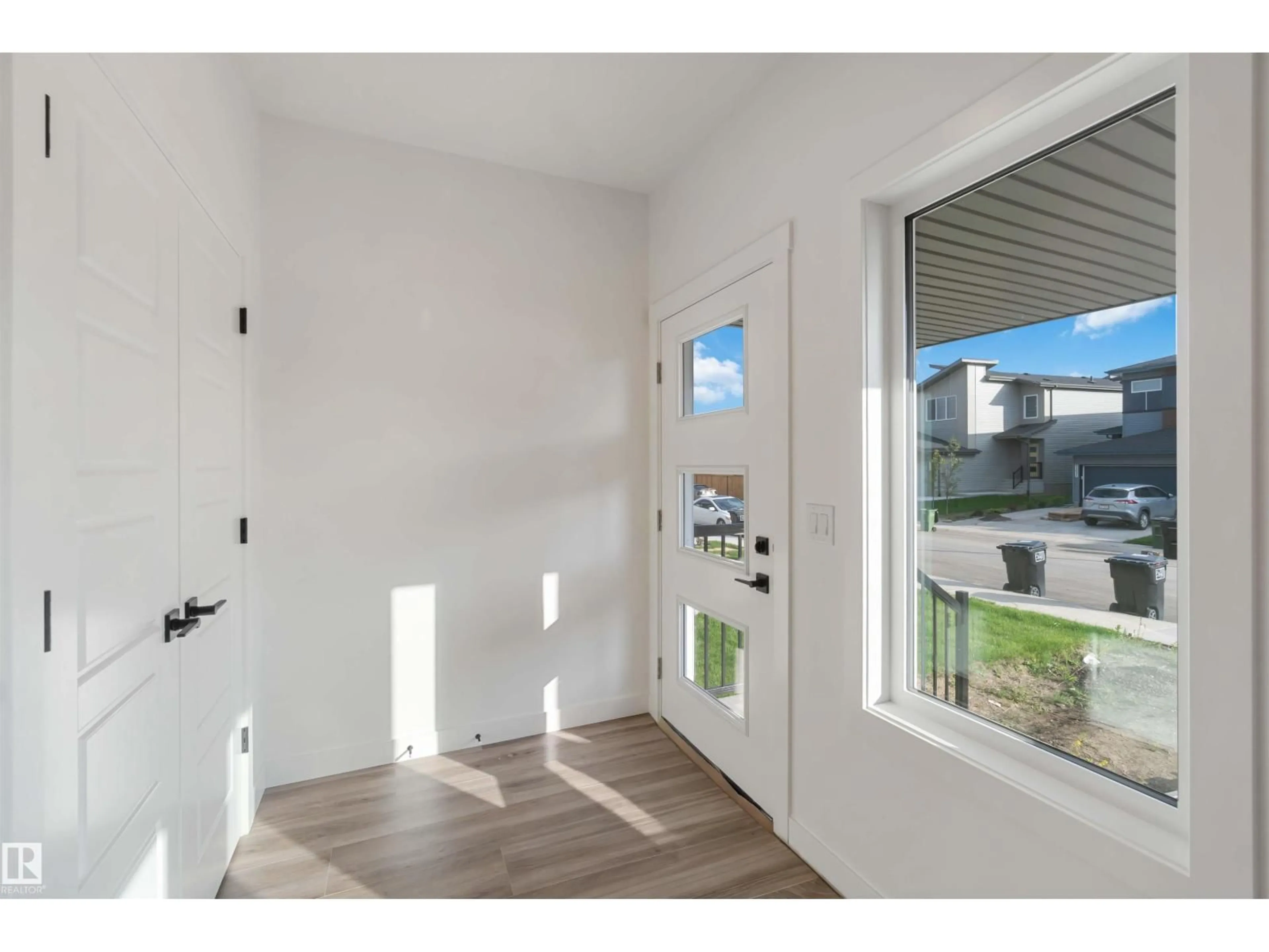 Indoor entryway for 119 SERENO LN, Fort Saskatchewan Alberta T8L0Z9