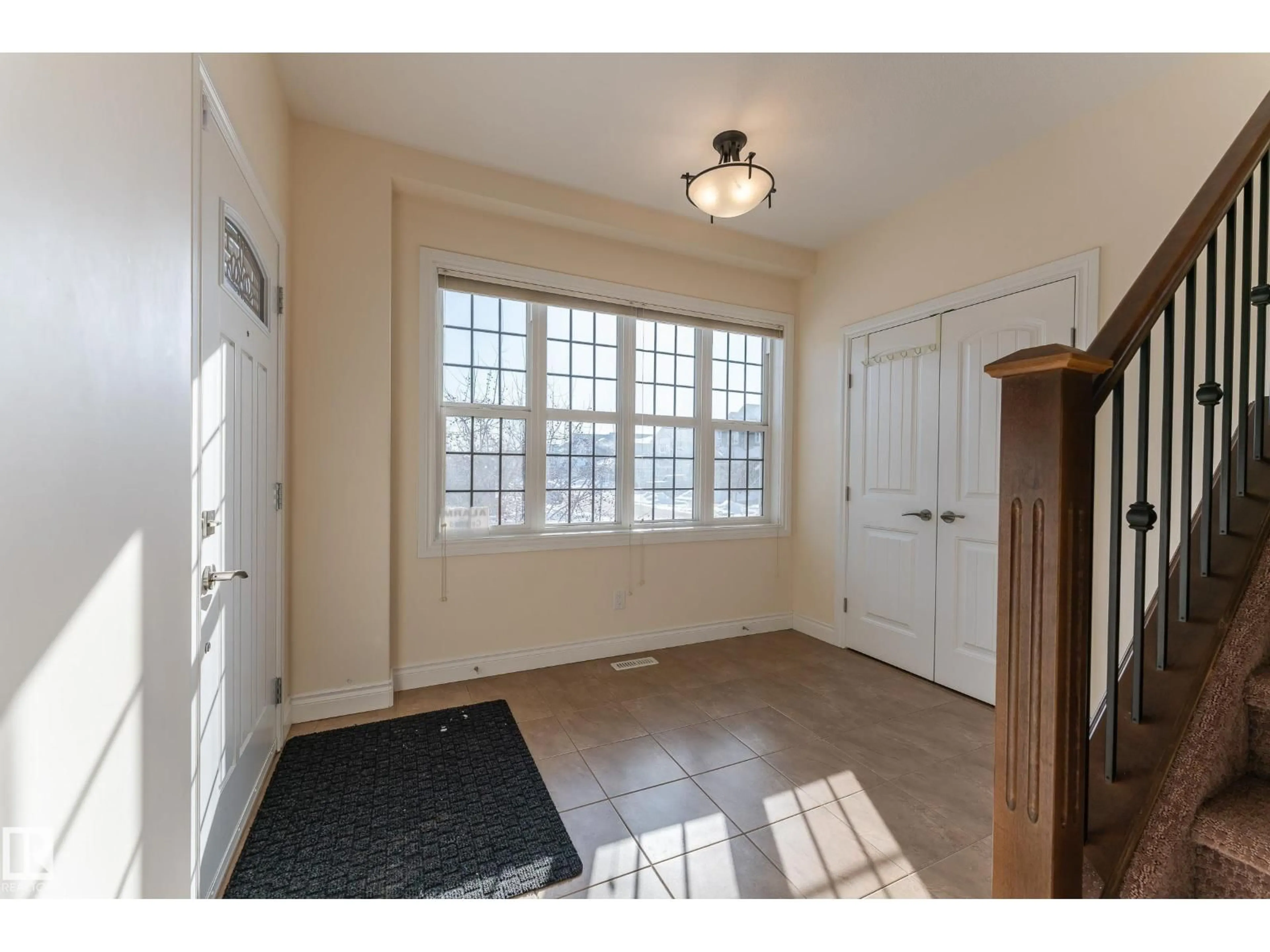 Indoor entryway for 5512 CONESTOGA NW, Edmonton Alberta T5E6R6