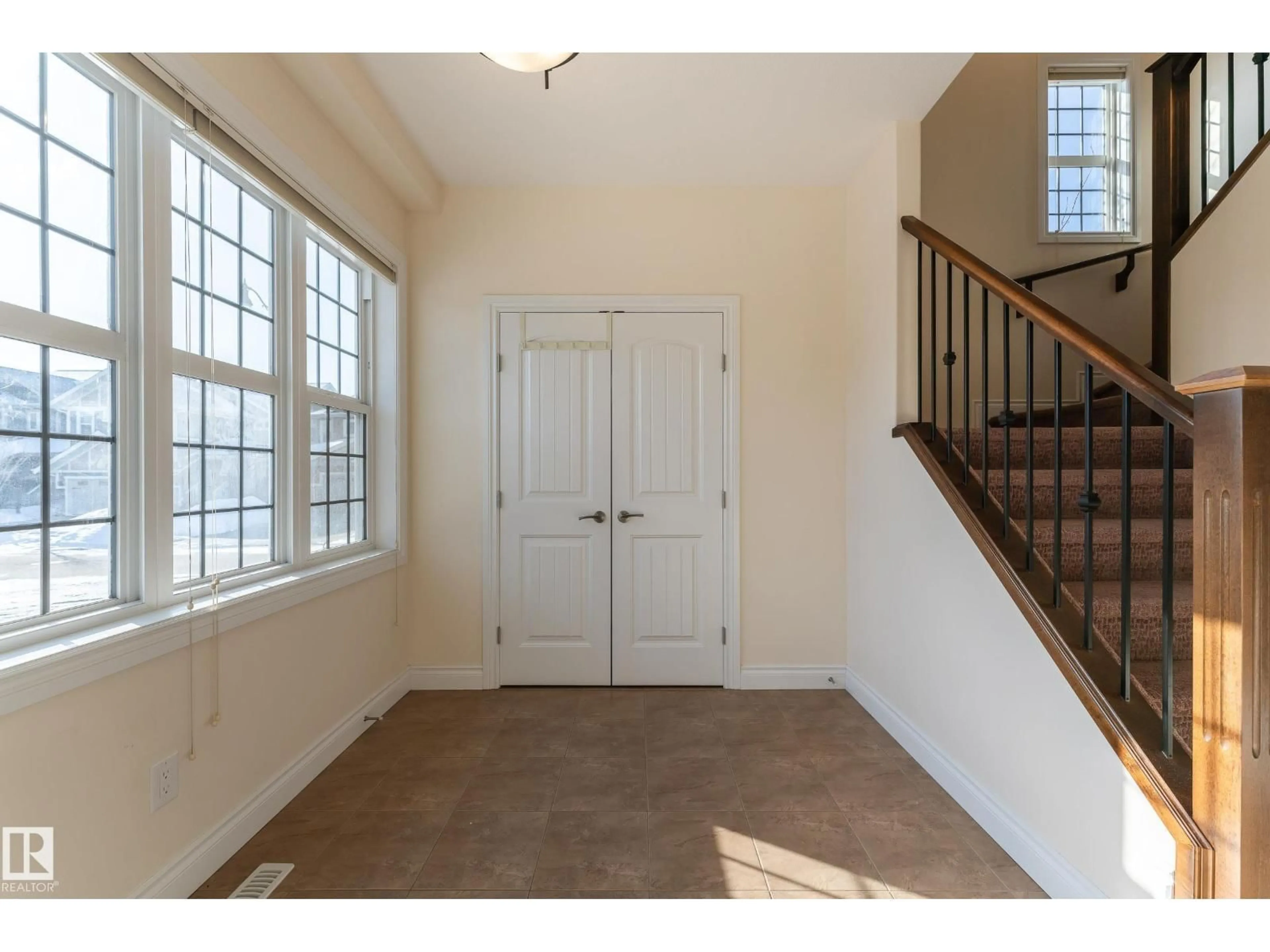 Indoor entryway for 5512 CONESTOGA NW, Edmonton Alberta T5E6R6
