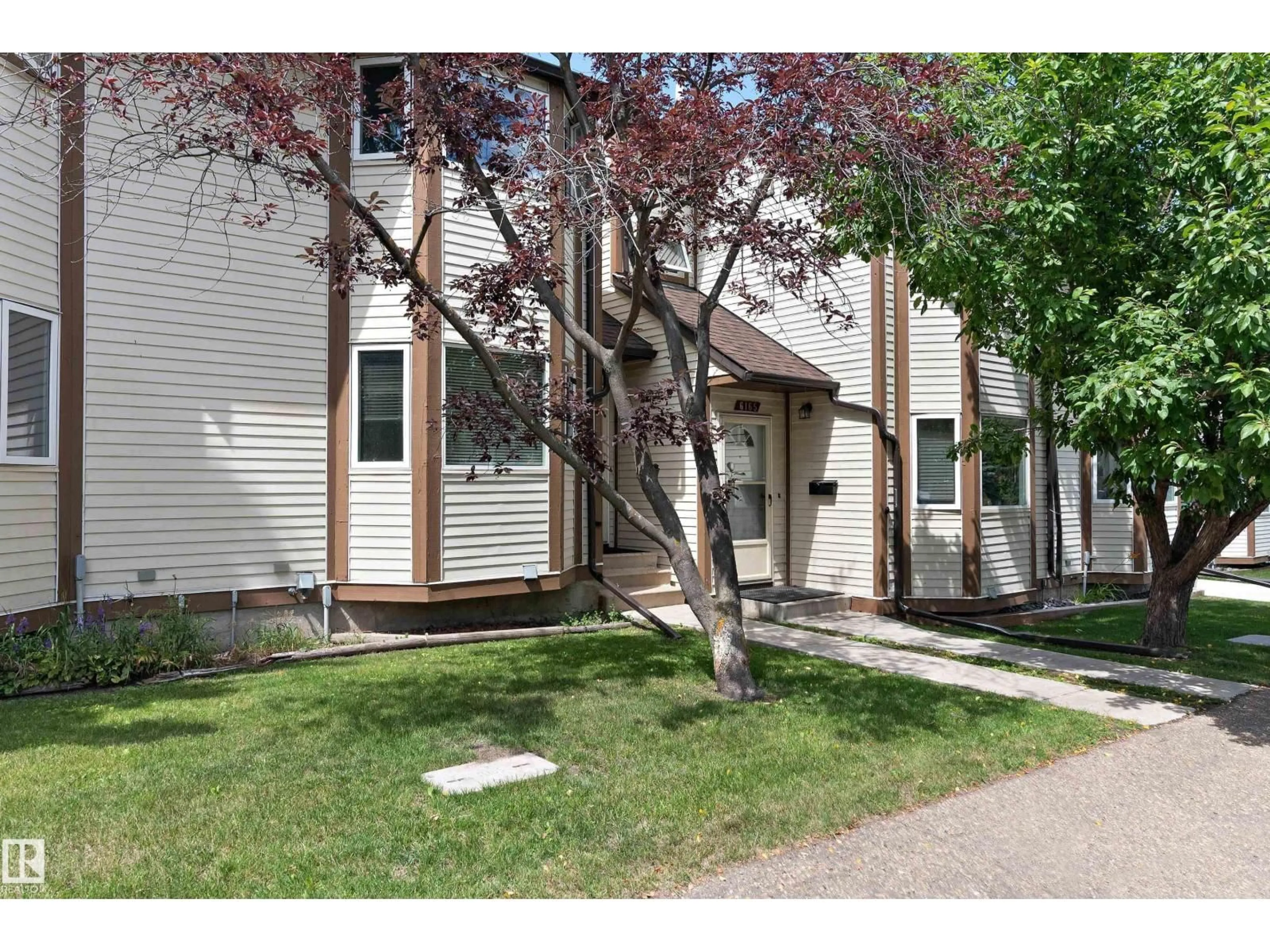 Home with vinyl exterior material, street for 6163 38 AV, Edmonton Alberta T6L3Z5